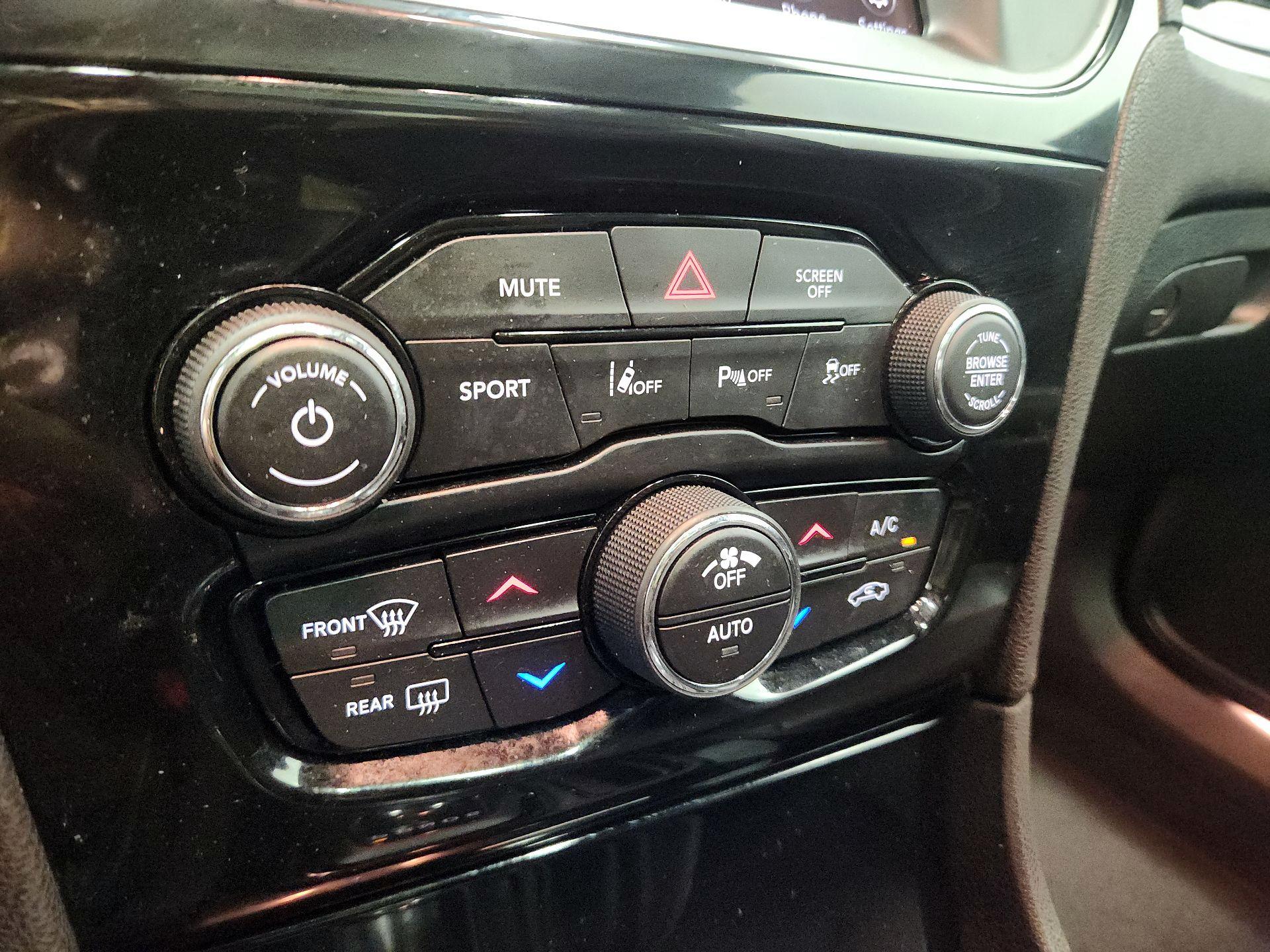 Thumbnail: 2023 Chrysler 300 - 17