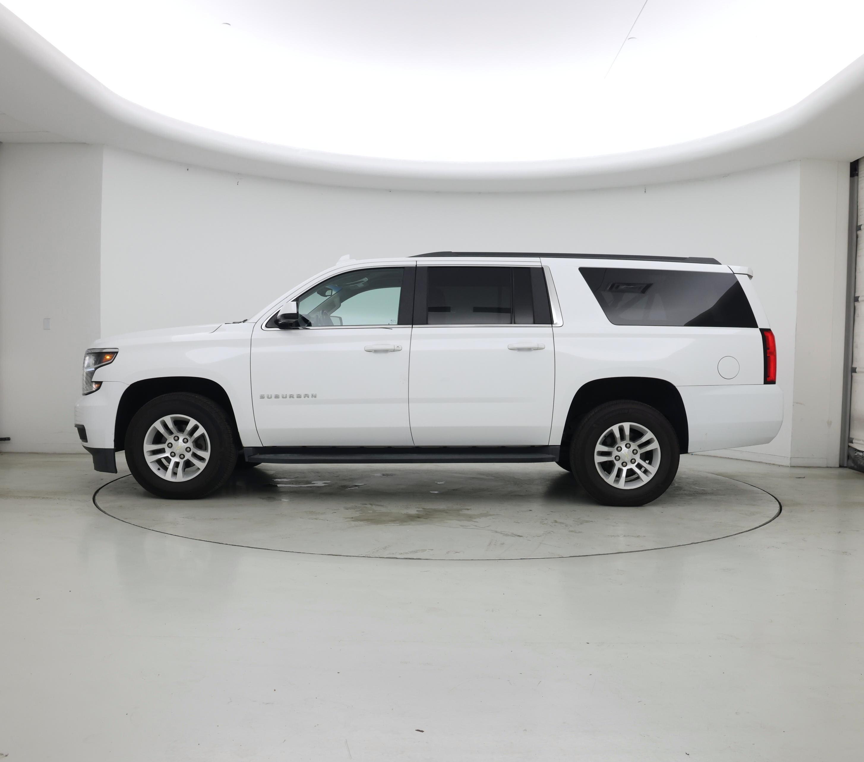 Thumbnail: 2017 Chevrolet Suburban - 3