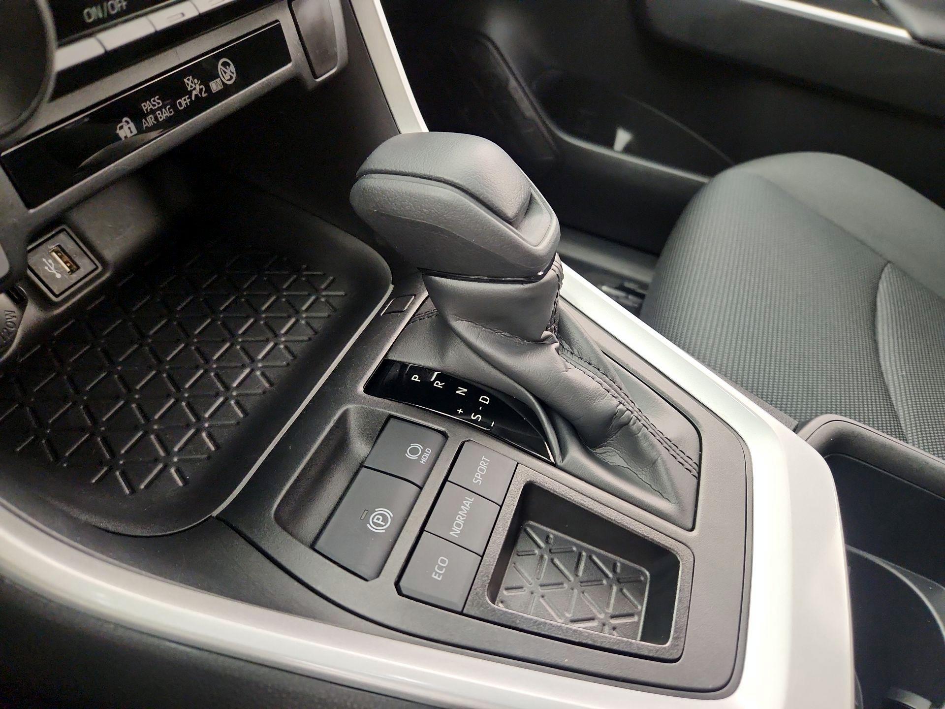 Thumbnail: 2023 Toyota RAV4 - 18