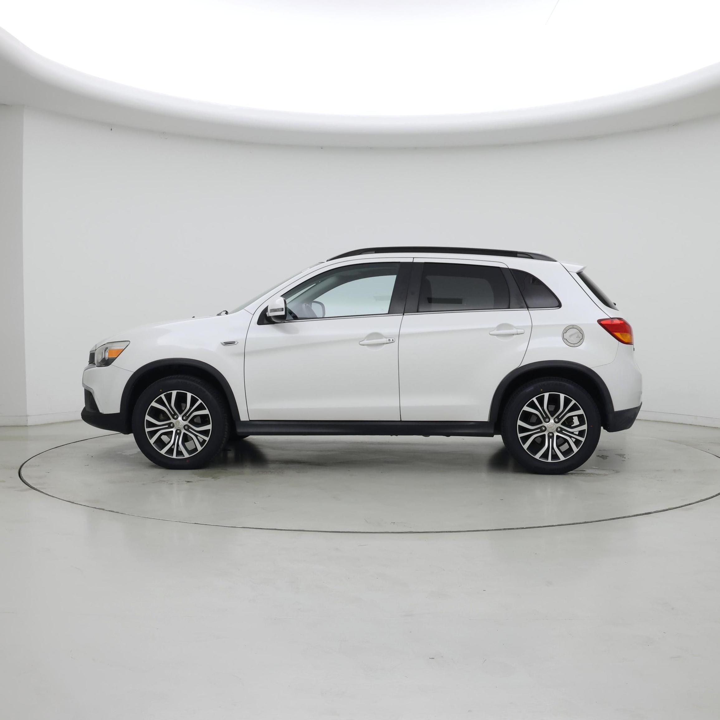 Thumbnail: 2017 Mitsubishi Outlander Sport - 3