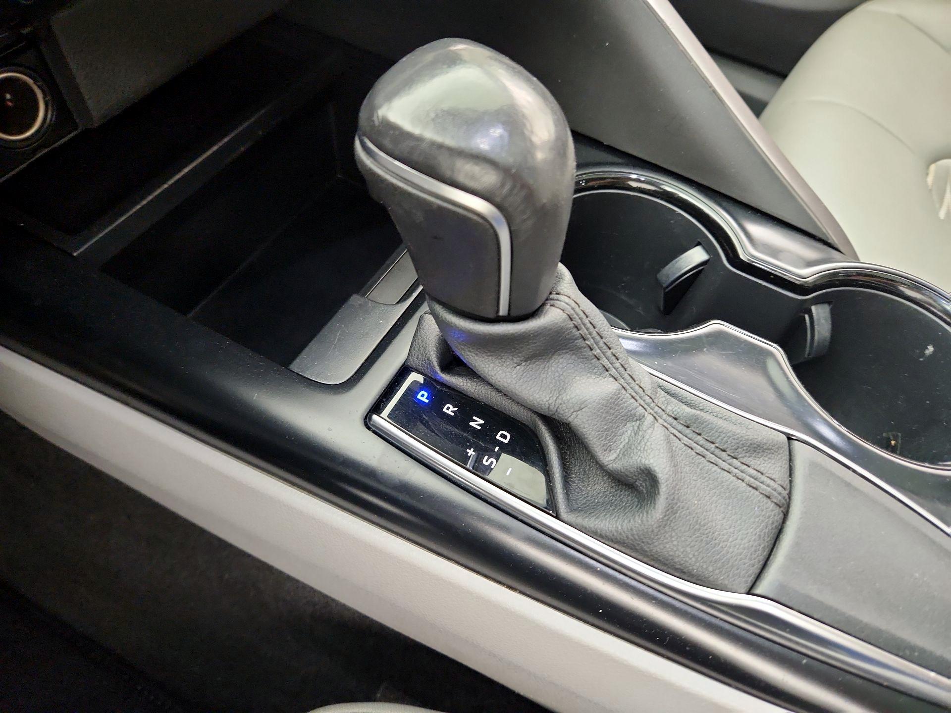 Thumbnail: 2020 Toyota Camry - 17