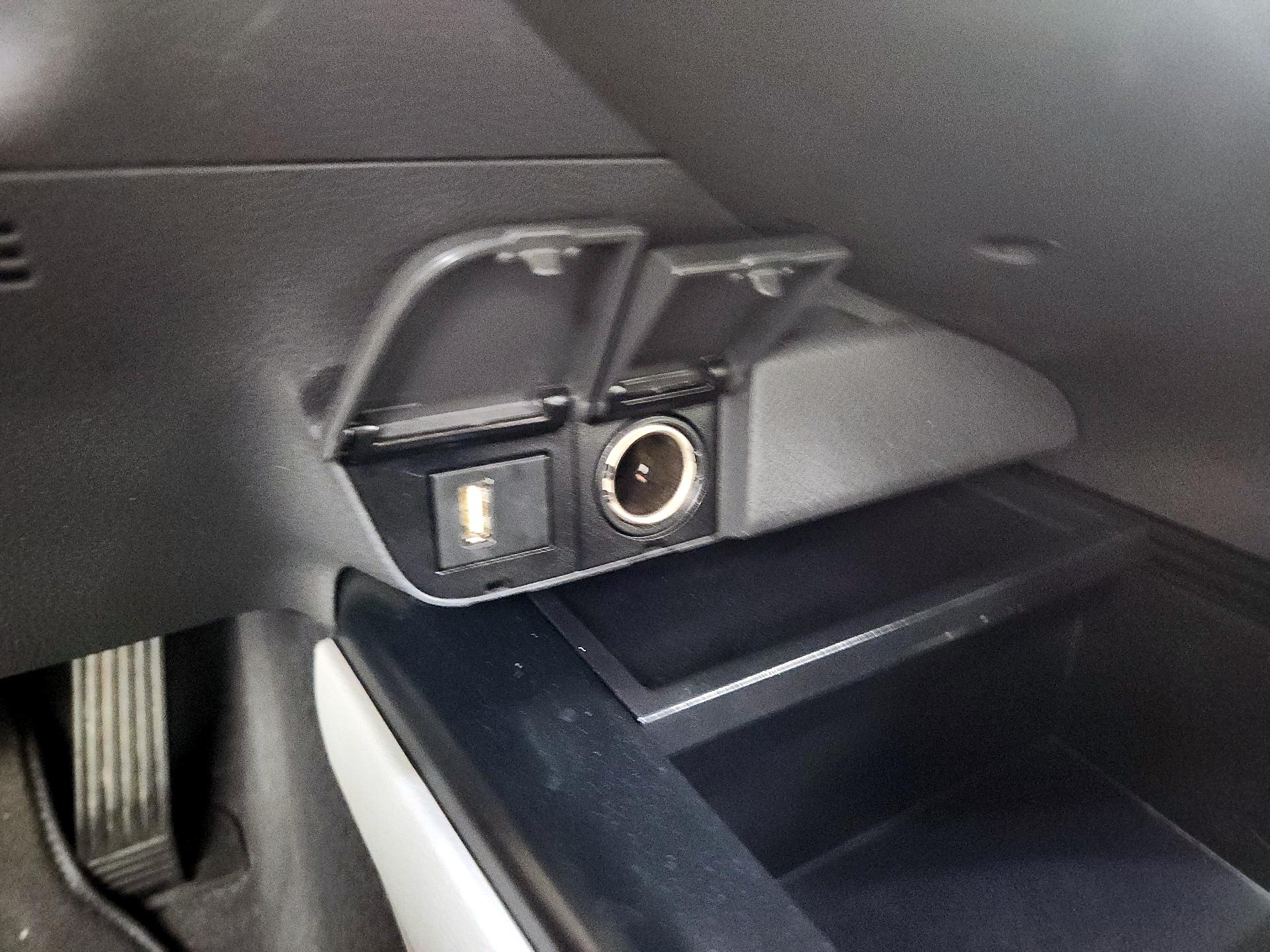 Thumbnail: 2020 Toyota Camry - 18