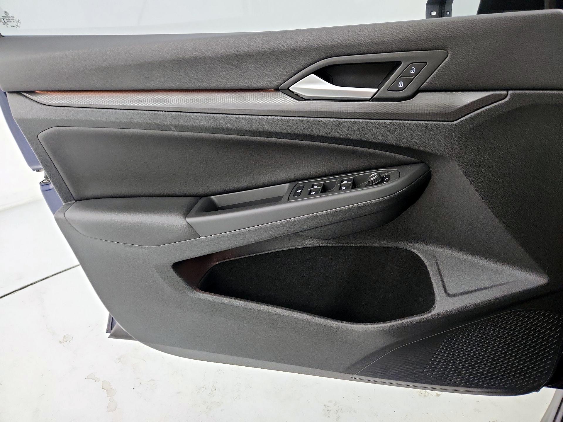 Thumbnail: 2023 Volkswagen Golf - 12