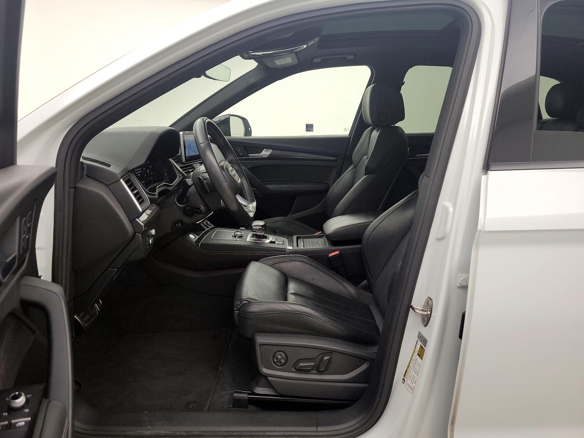 Thumbnail: 2019 Audi SQ5 - 11