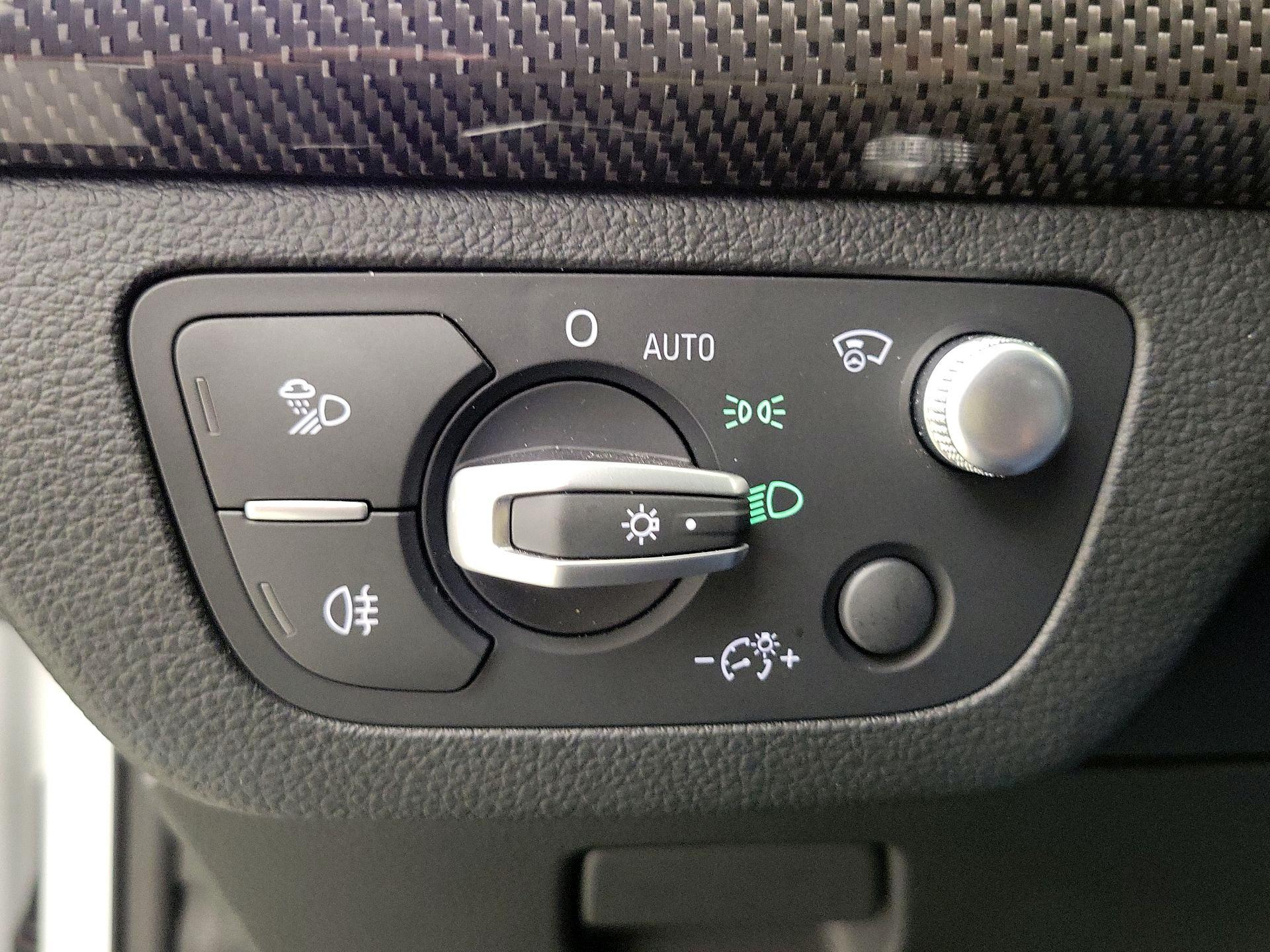 Thumbnail: 2019 Audi SQ5 - 13