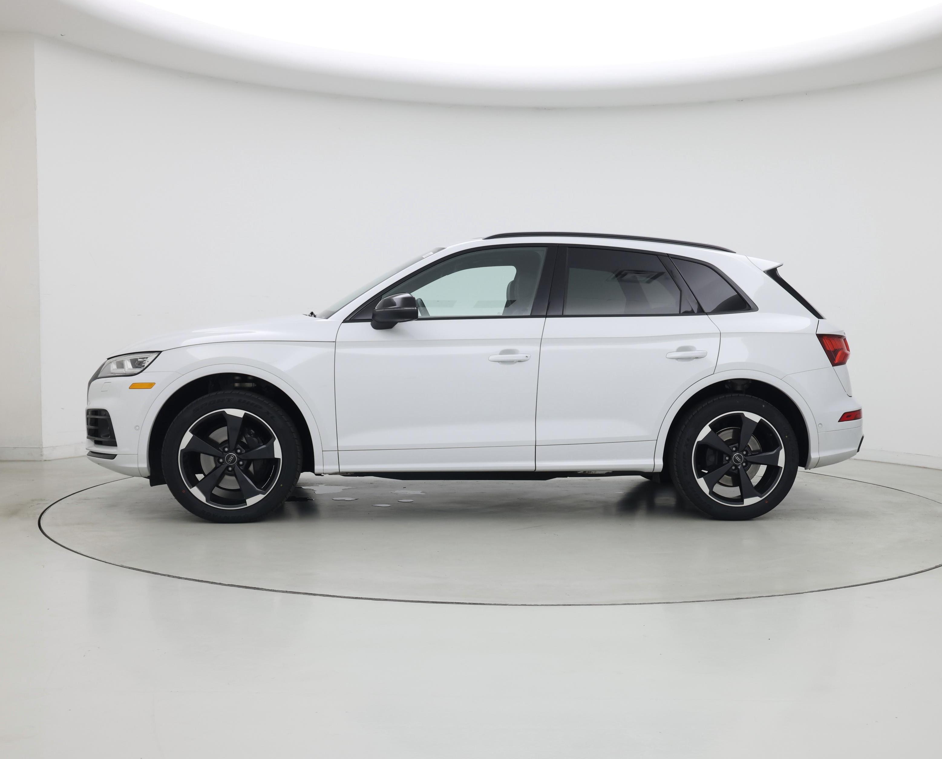 Thumbnail: 2019 Audi SQ5 - 3