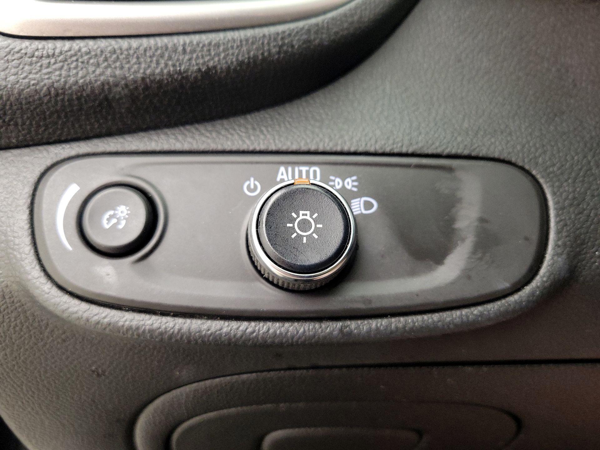 Thumbnail: 2021 Chevrolet Trax - 13