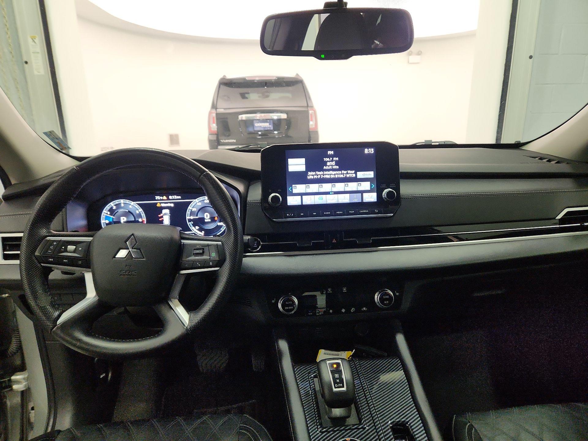 Thumbnail: 2023 Mitsubishi Outlander - 9