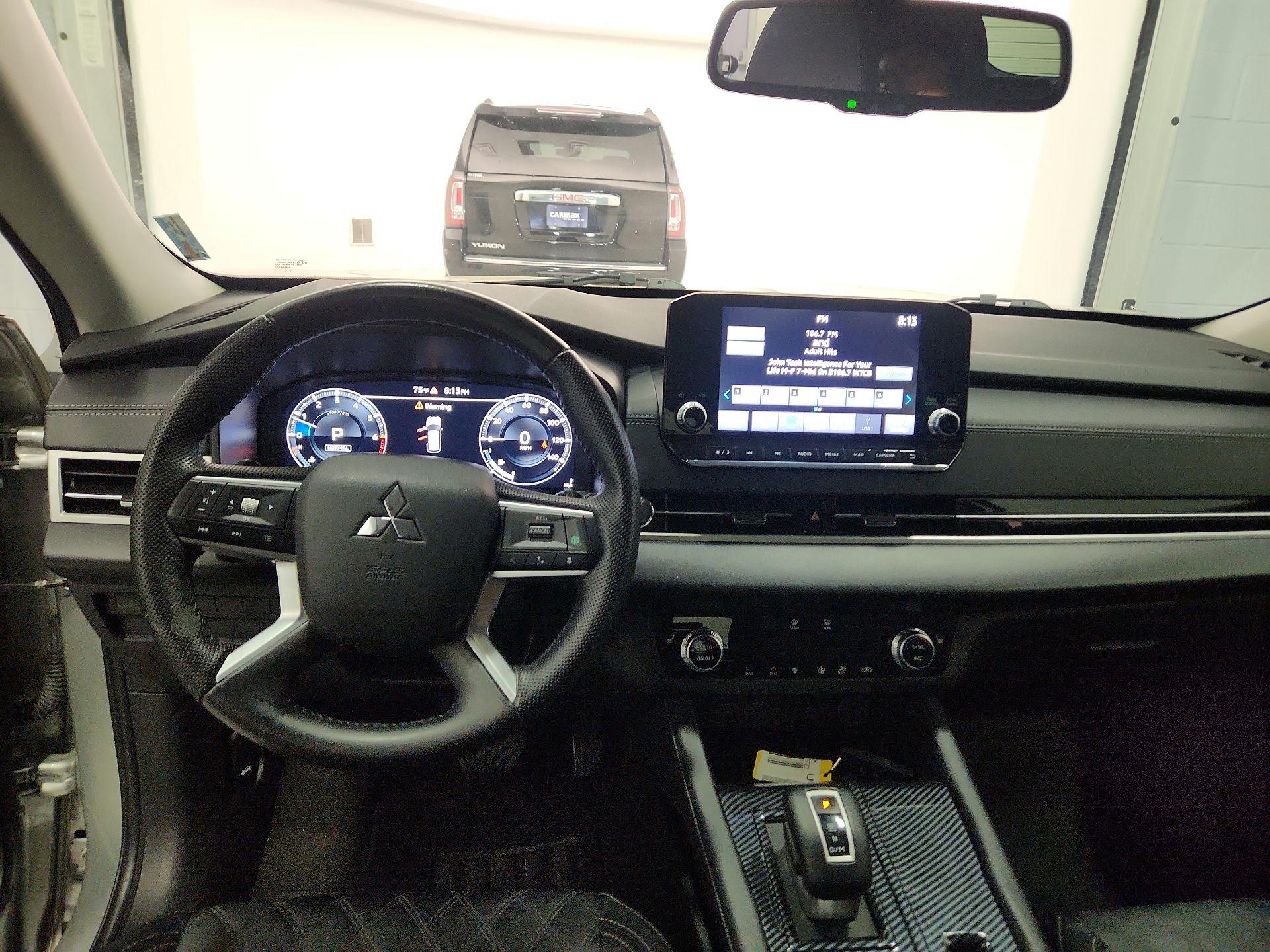 Thumbnail: 2023 Mitsubishi Outlander - 10