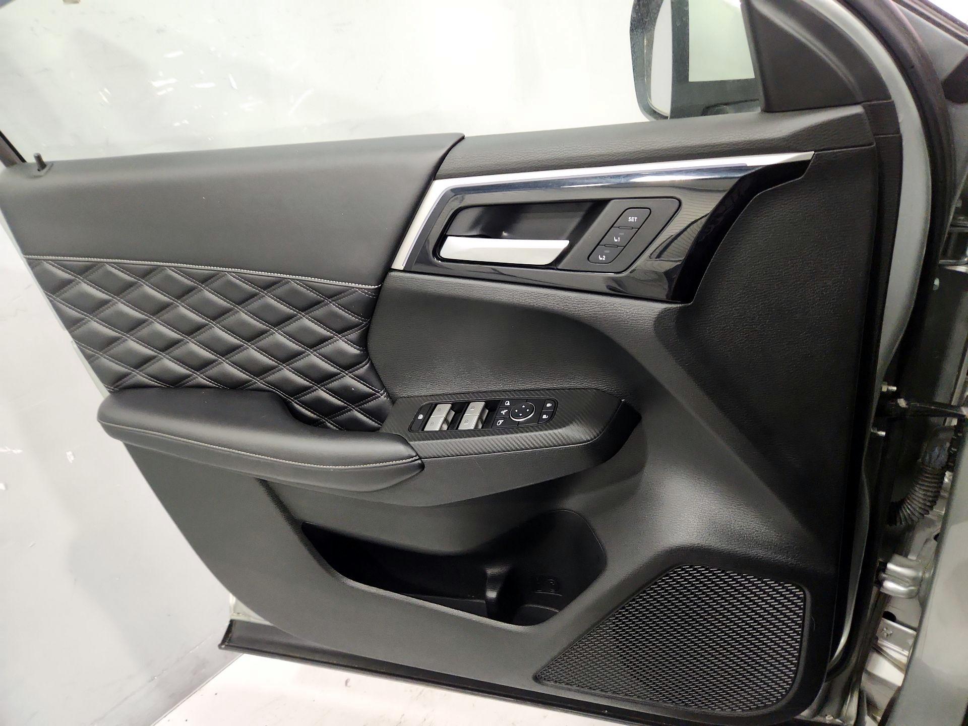 Thumbnail: 2023 Mitsubishi Outlander - 12