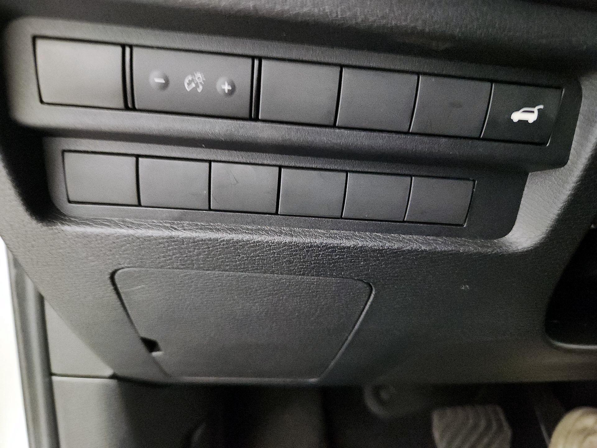 Thumbnail: 2023 Mitsubishi Outlander - 13