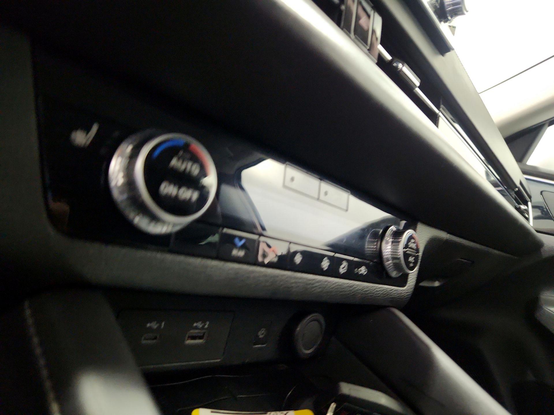 Thumbnail: 2023 Mitsubishi Outlander - 16