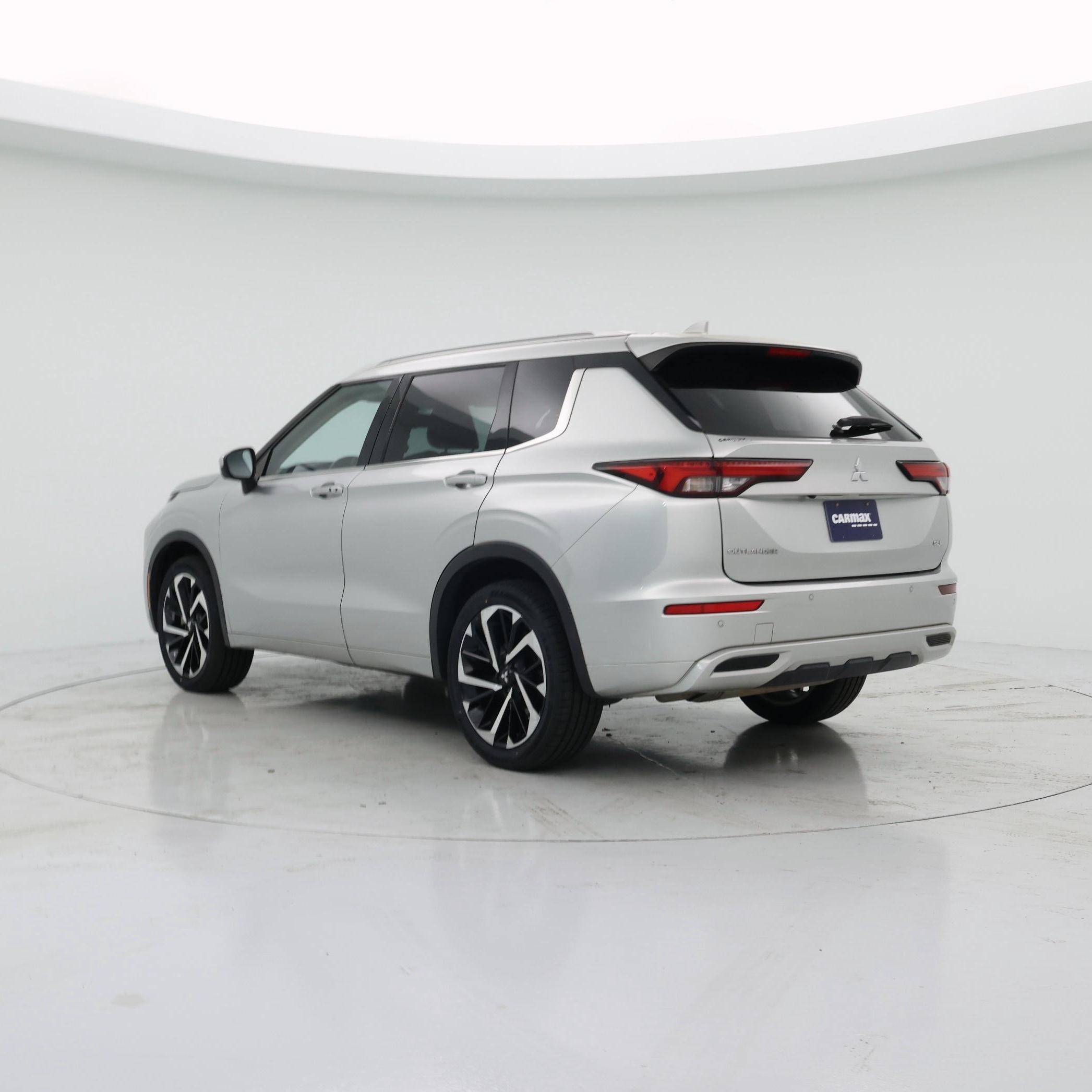 Thumbnail: 2023 Mitsubishi Outlander - 2