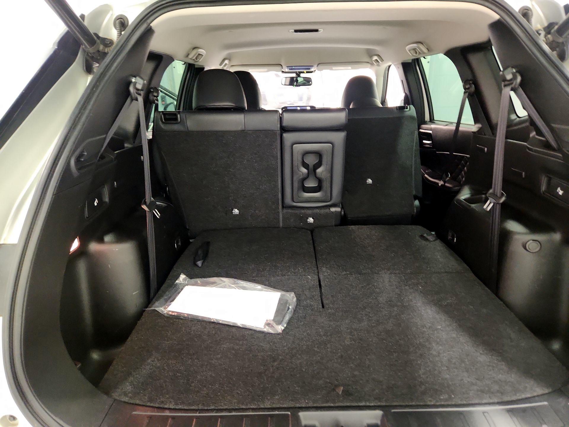 Thumbnail: 2023 Mitsubishi Outlander - 20