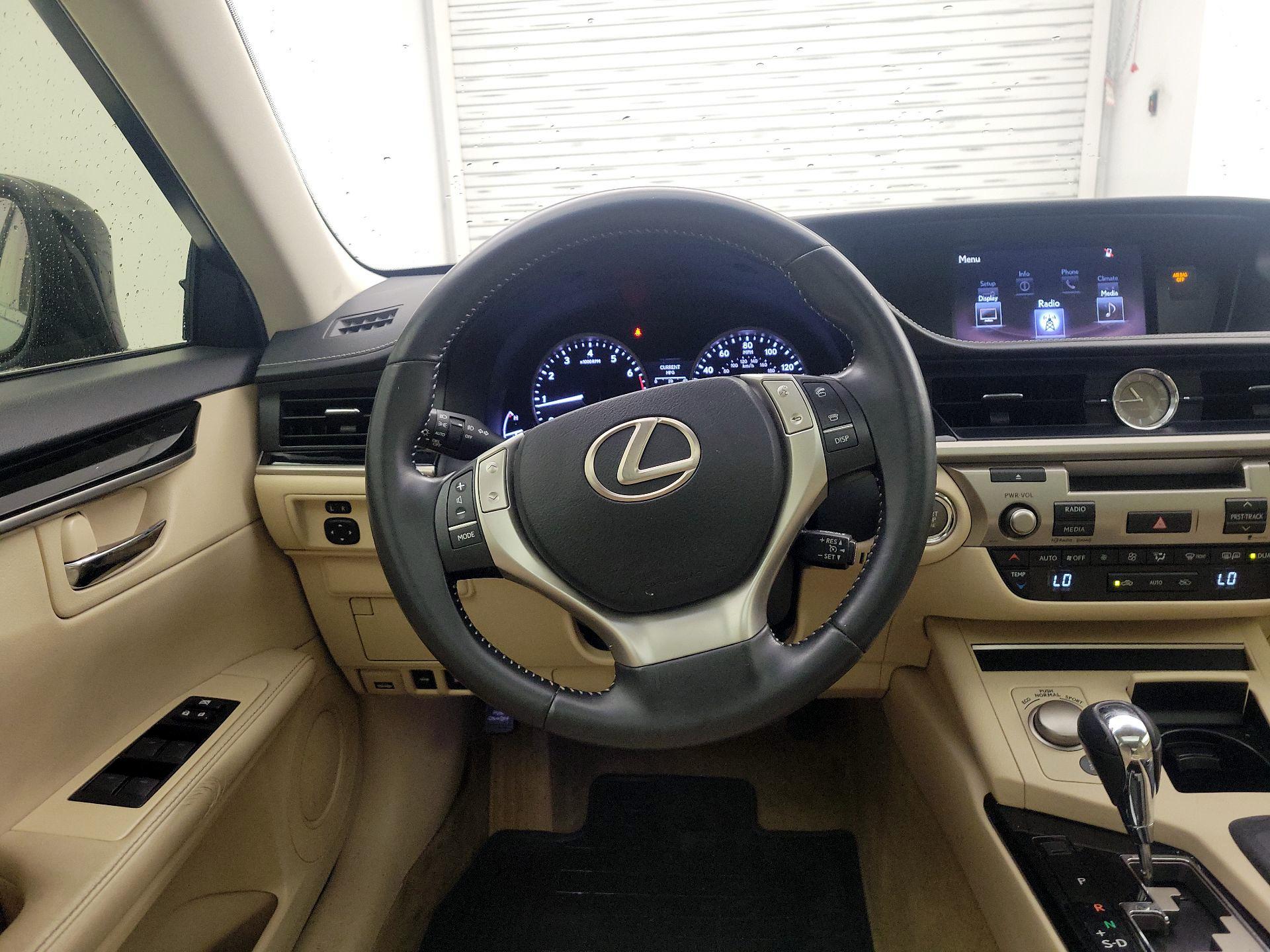 Thumbnail: 2015 Lexus ES - 10