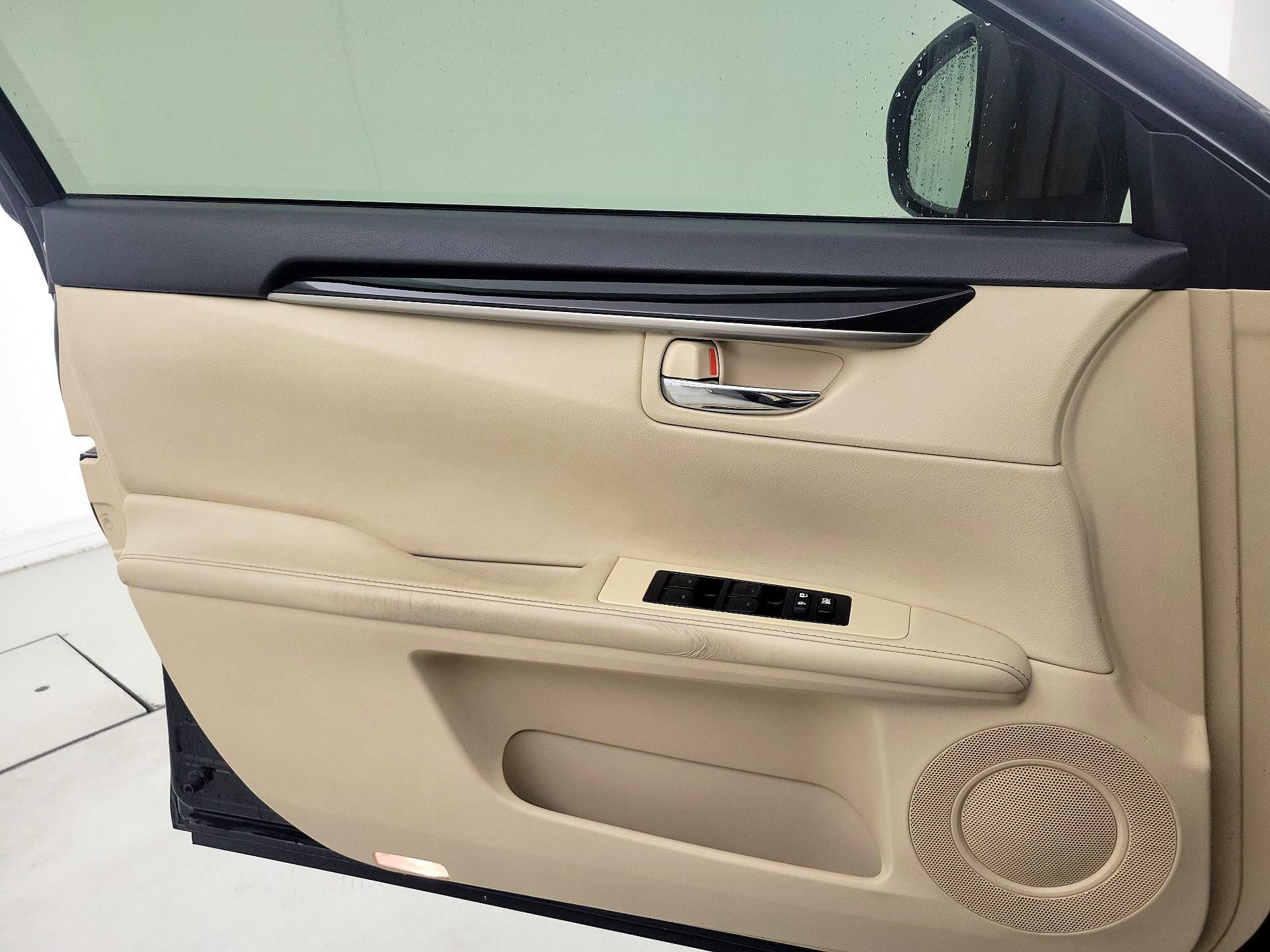 Thumbnail: 2015 Lexus ES - 12