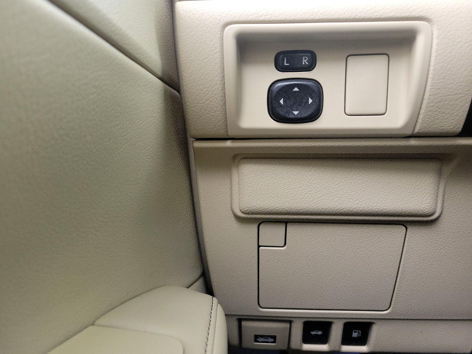 Thumbnail: 2015 Lexus ES - 13