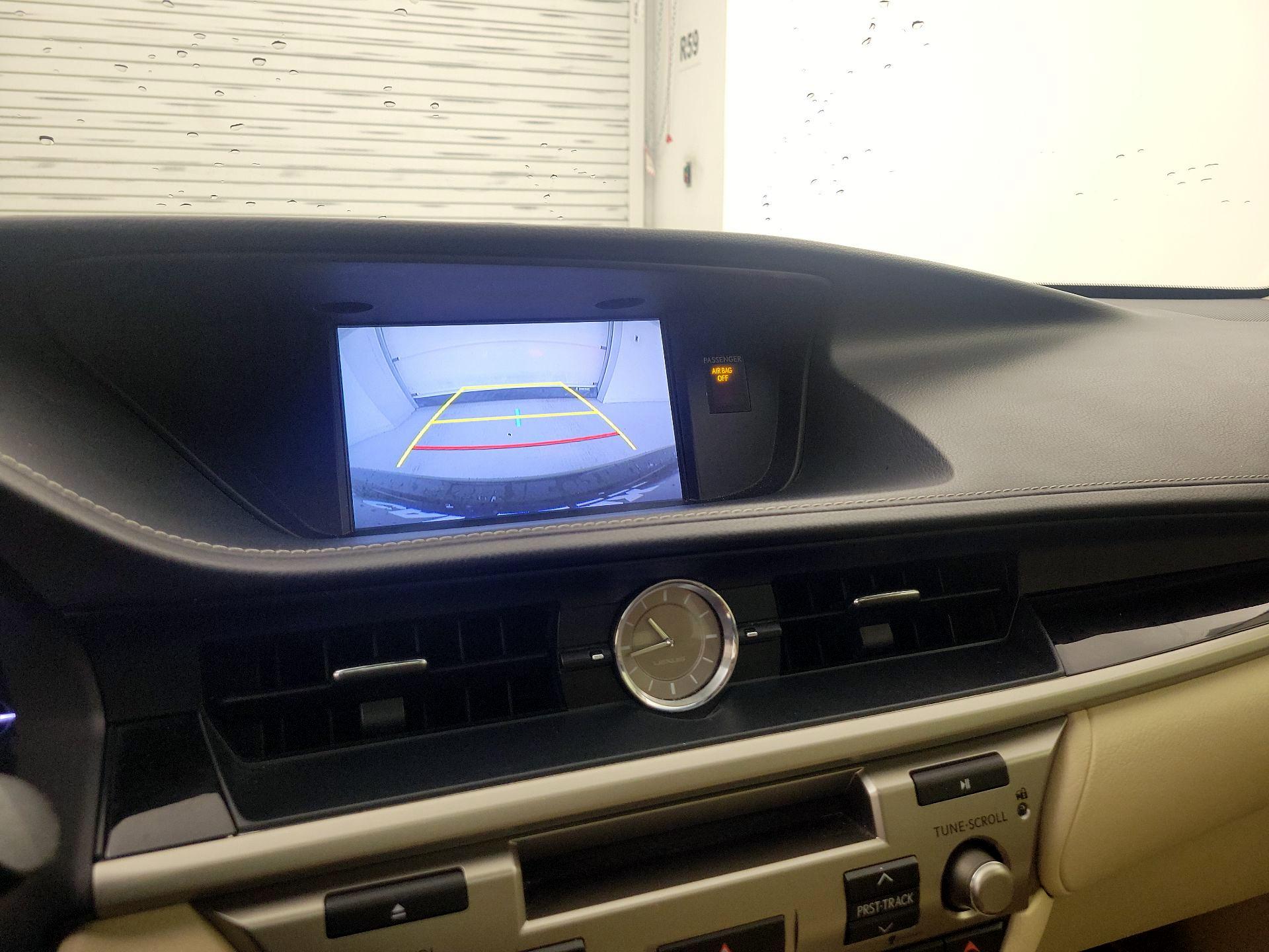 Thumbnail: 2015 Lexus ES - 14