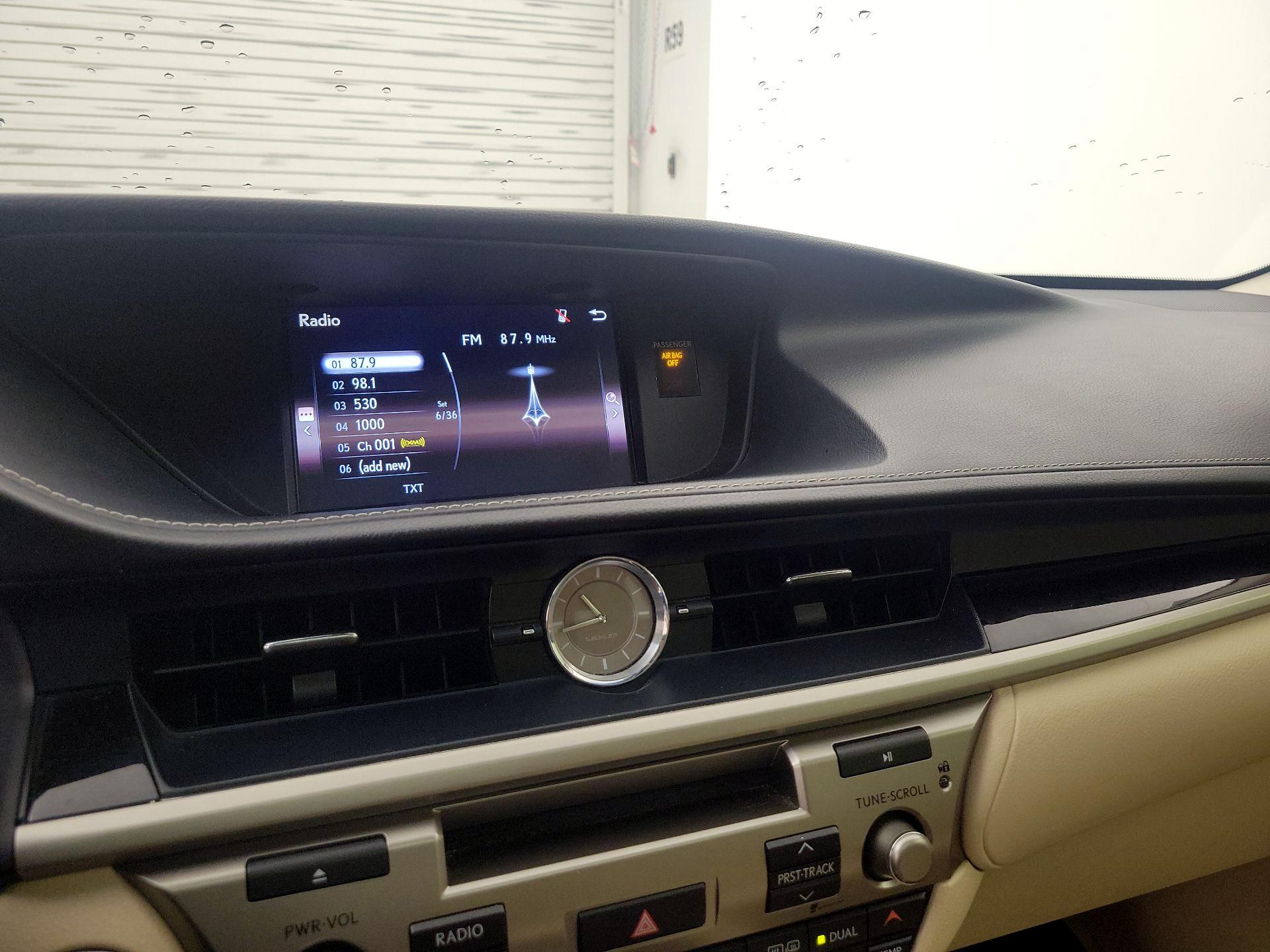 Thumbnail: 2015 Lexus ES - 15