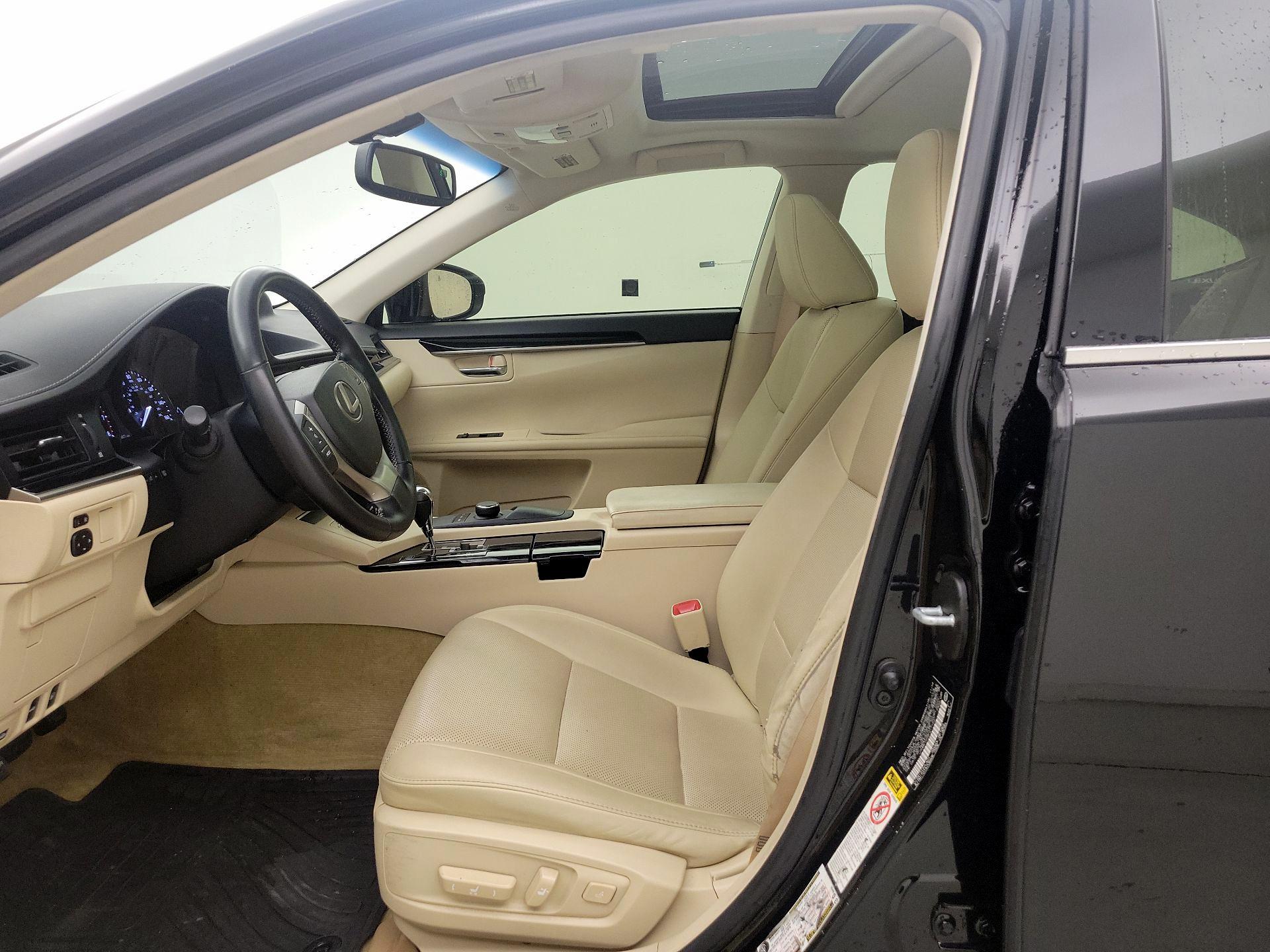 Thumbnail: 2015 Lexus ES - 18