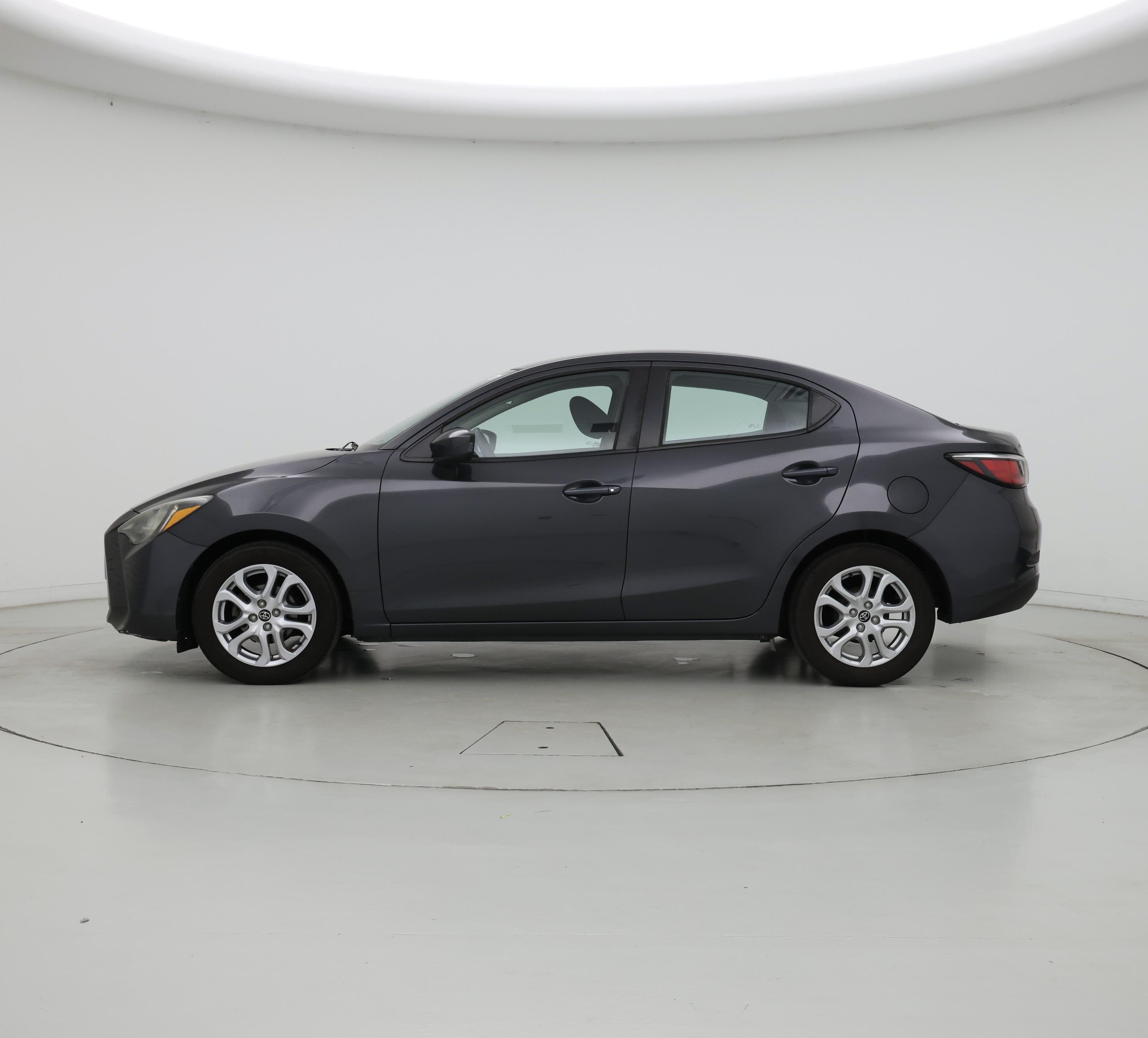 Thumbnail: 2018 Toyota Yaris iA - 3