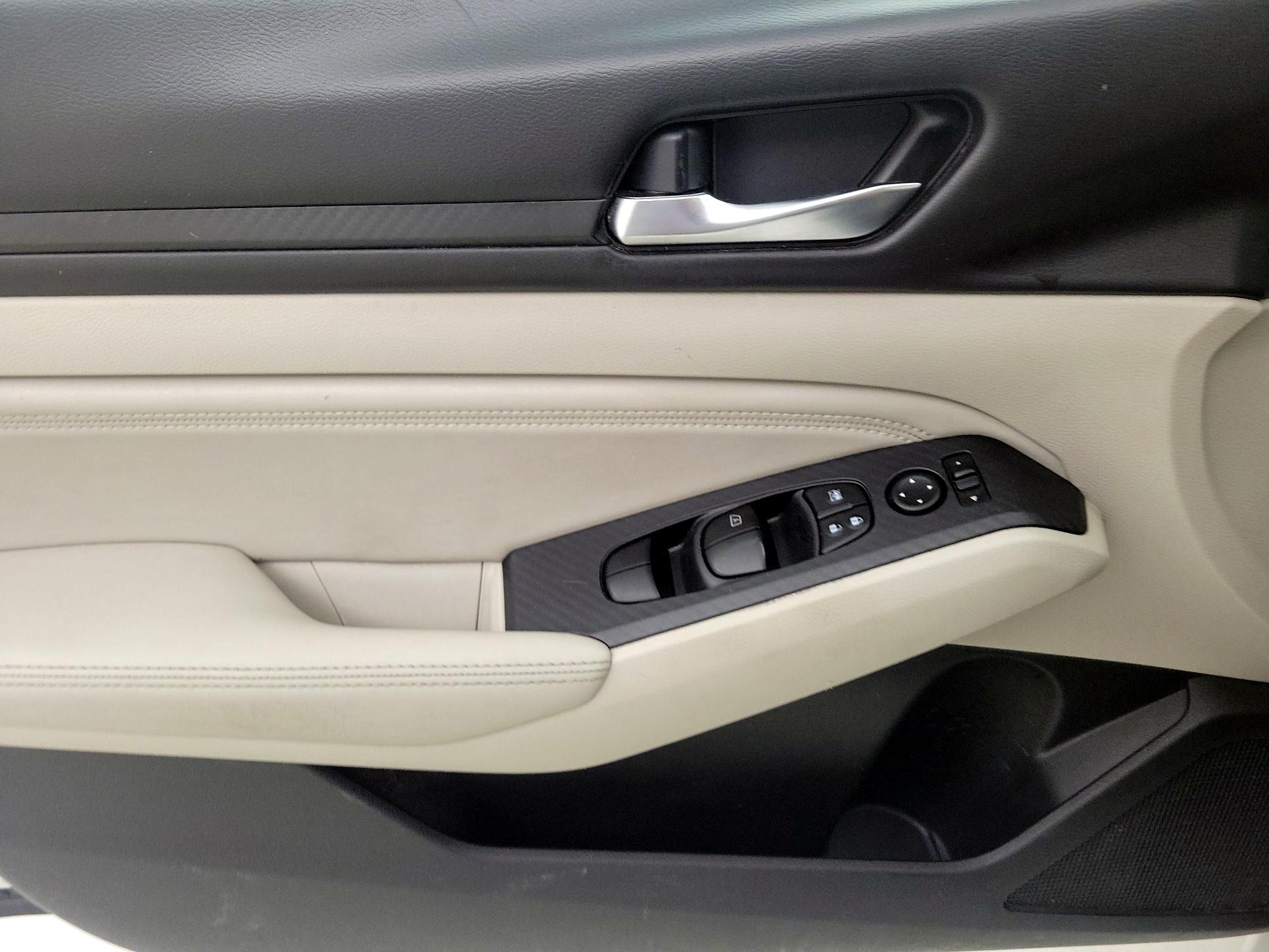 Thumbnail: 2019 Nissan Altima - 12