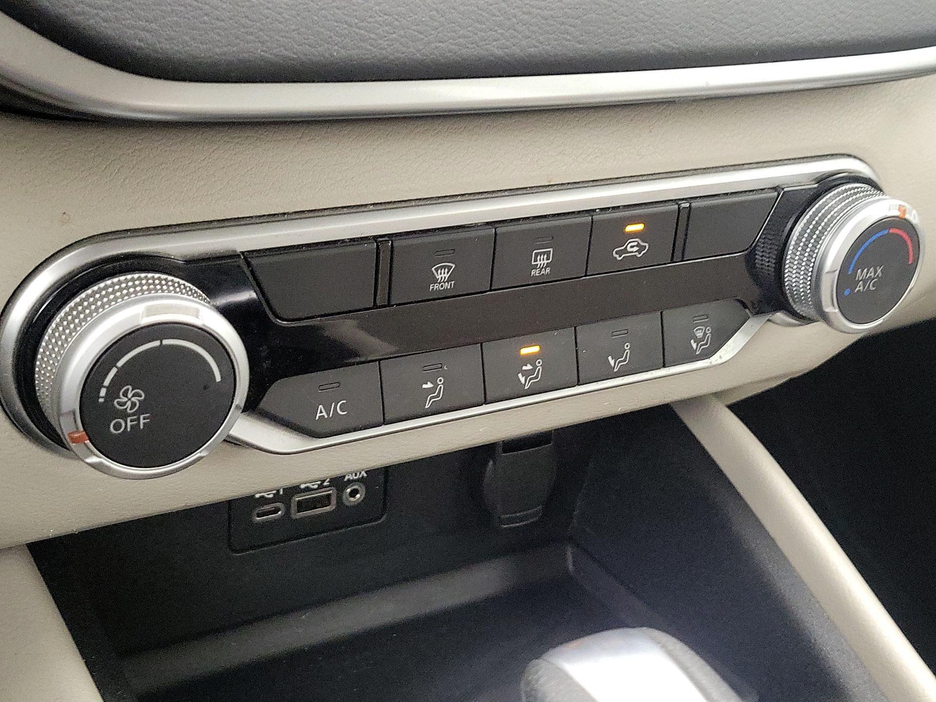 Thumbnail: 2019 Nissan Altima - 16