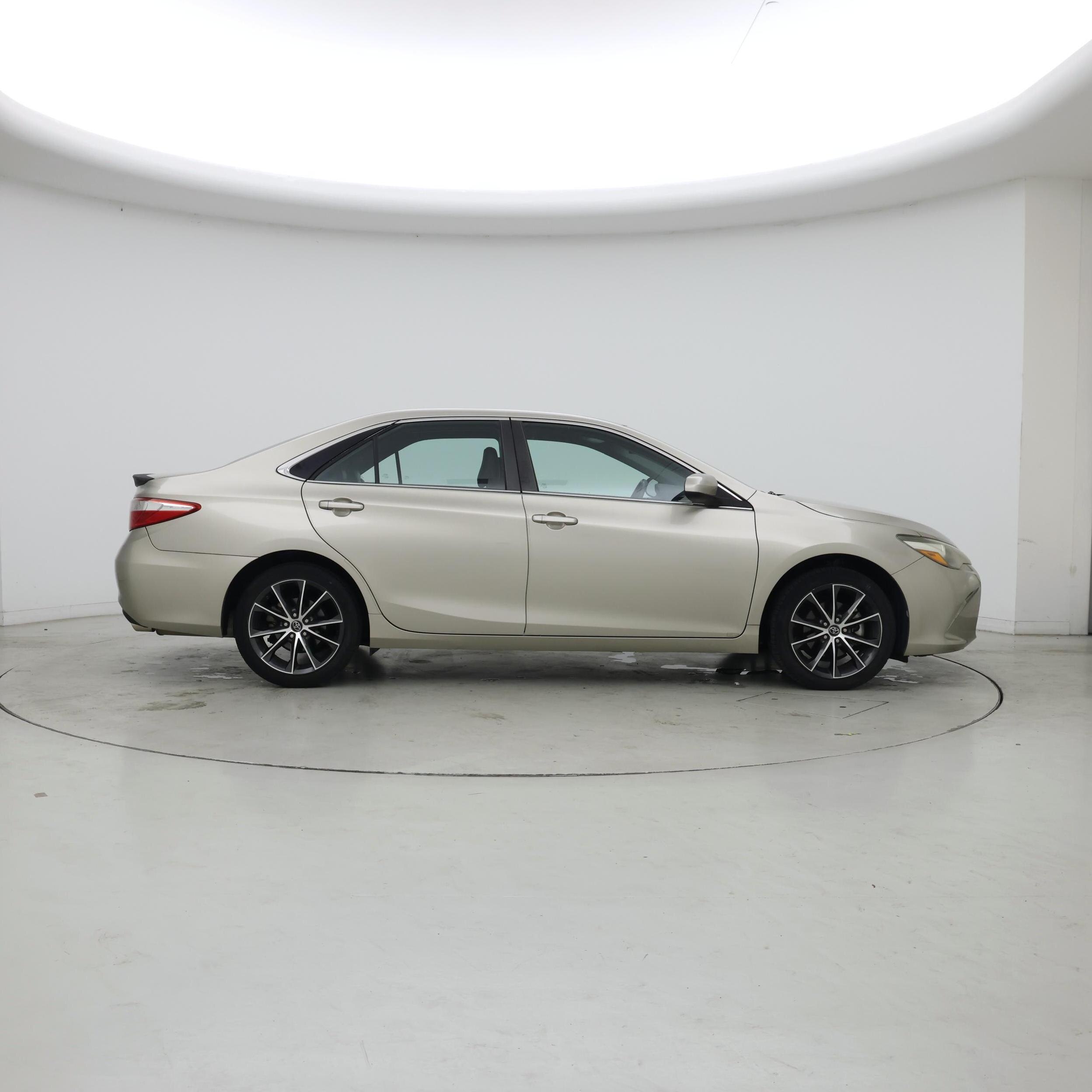 Thumbnail: 2017 Toyota Camry - 7