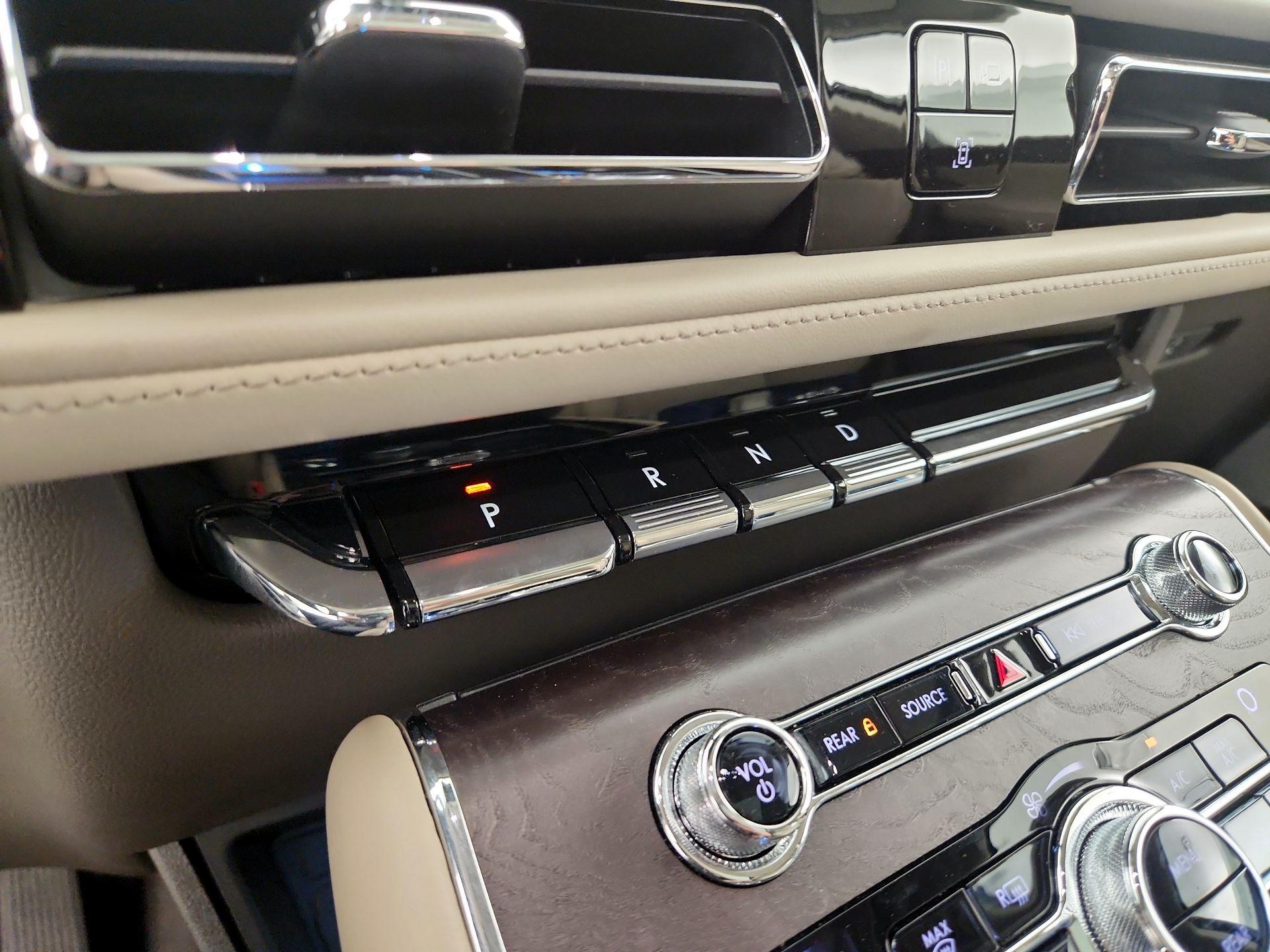 Thumbnail: 2020 Lincoln Aviator - 18