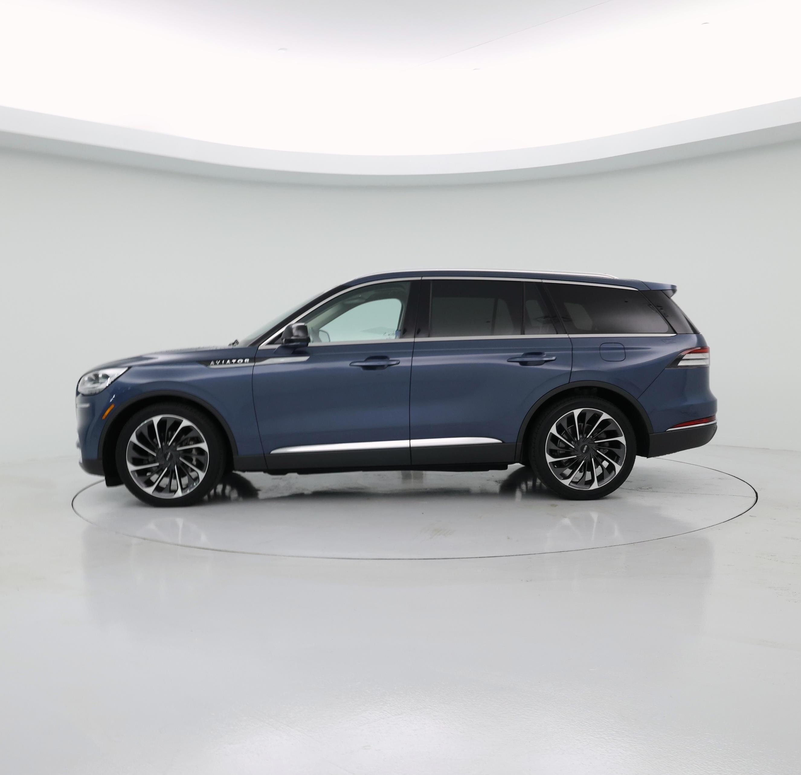 Thumbnail: 2020 Lincoln Aviator - 3