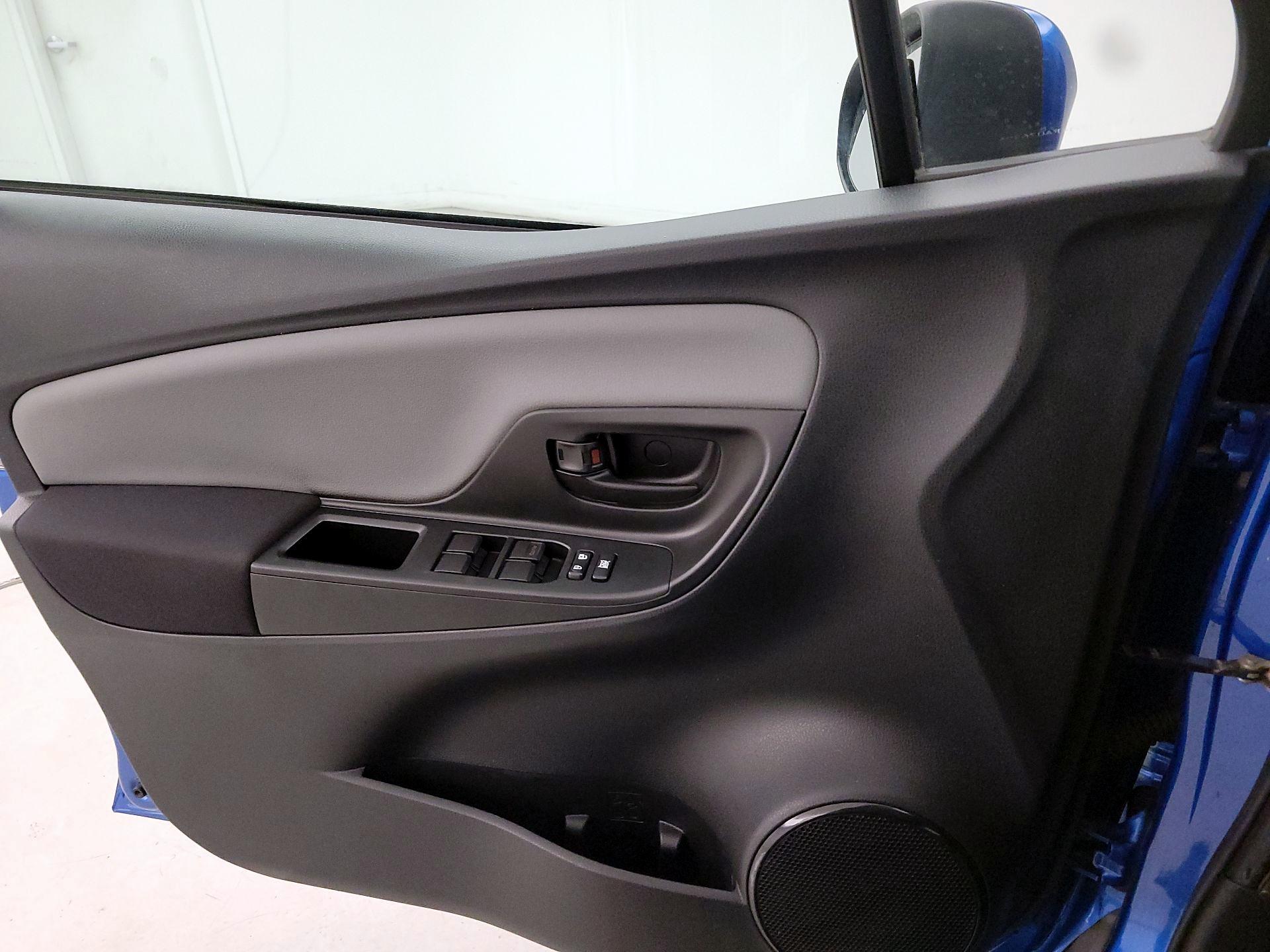 Thumbnail: 2015 Toyota Yaris - 12