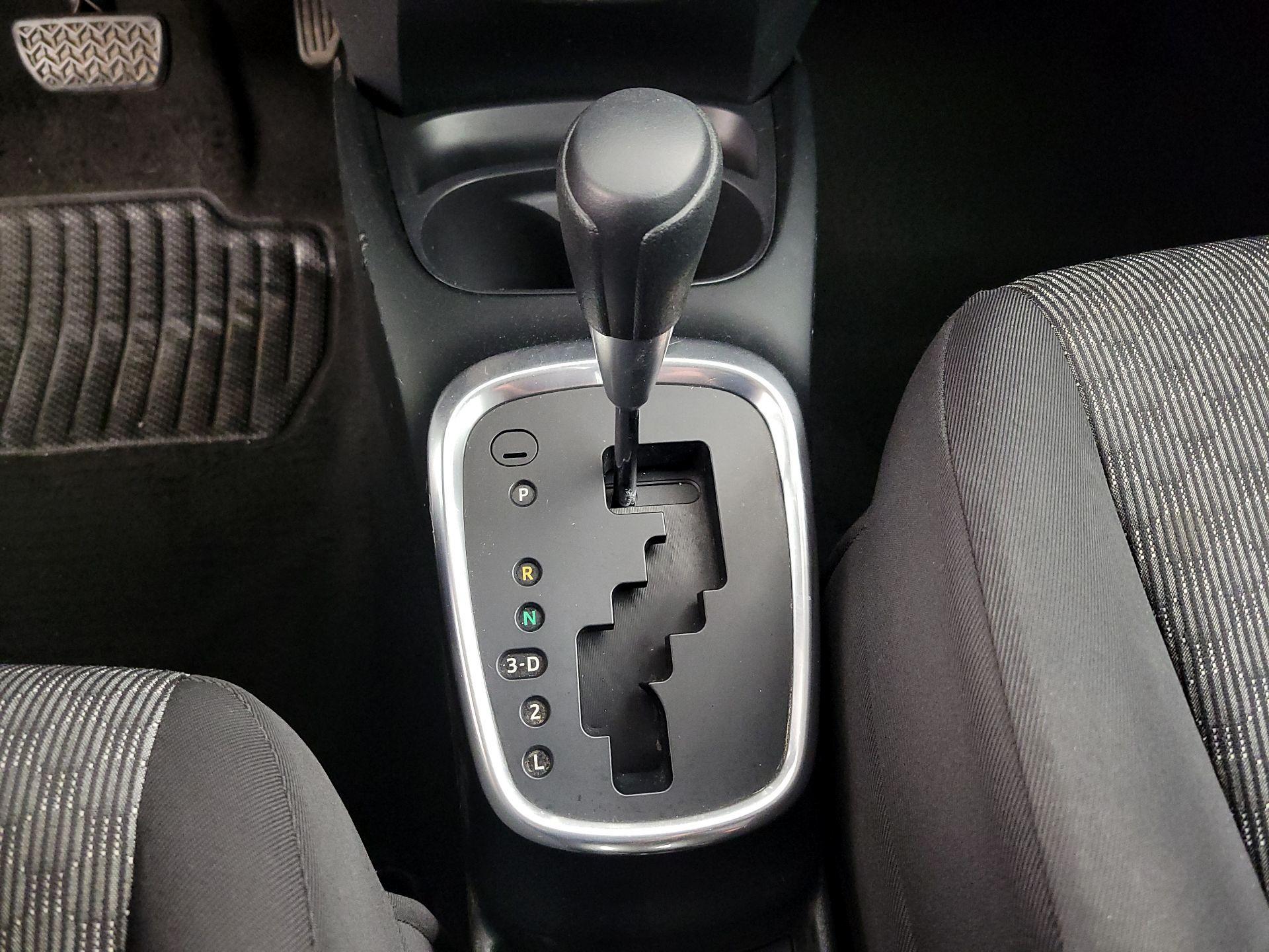 Thumbnail: 2015 Toyota Yaris - 16