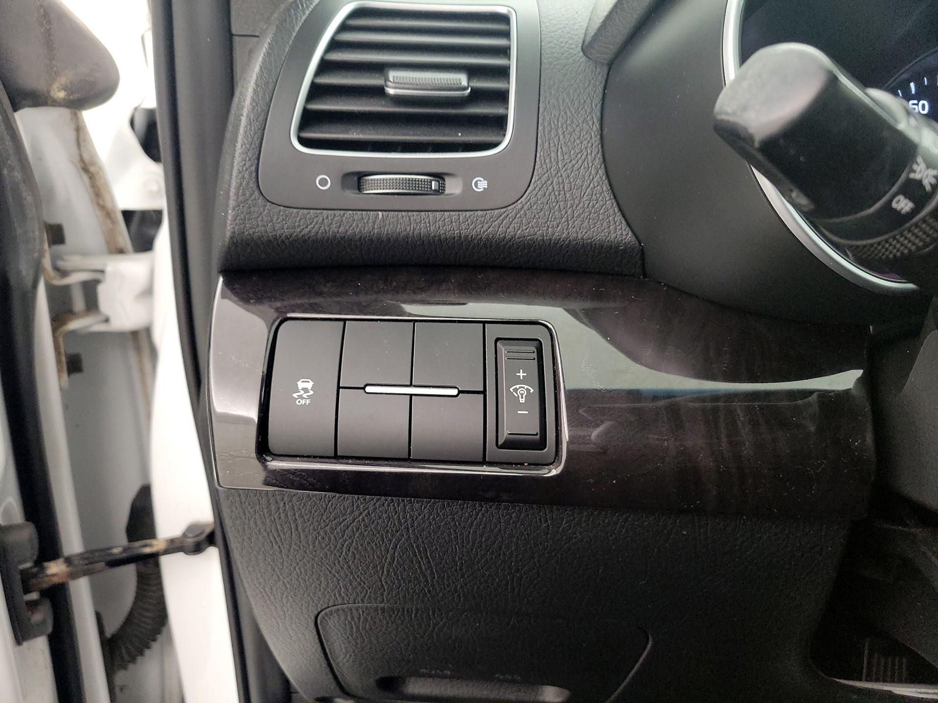 Thumbnail: 2014 Kia Sorento - 13
