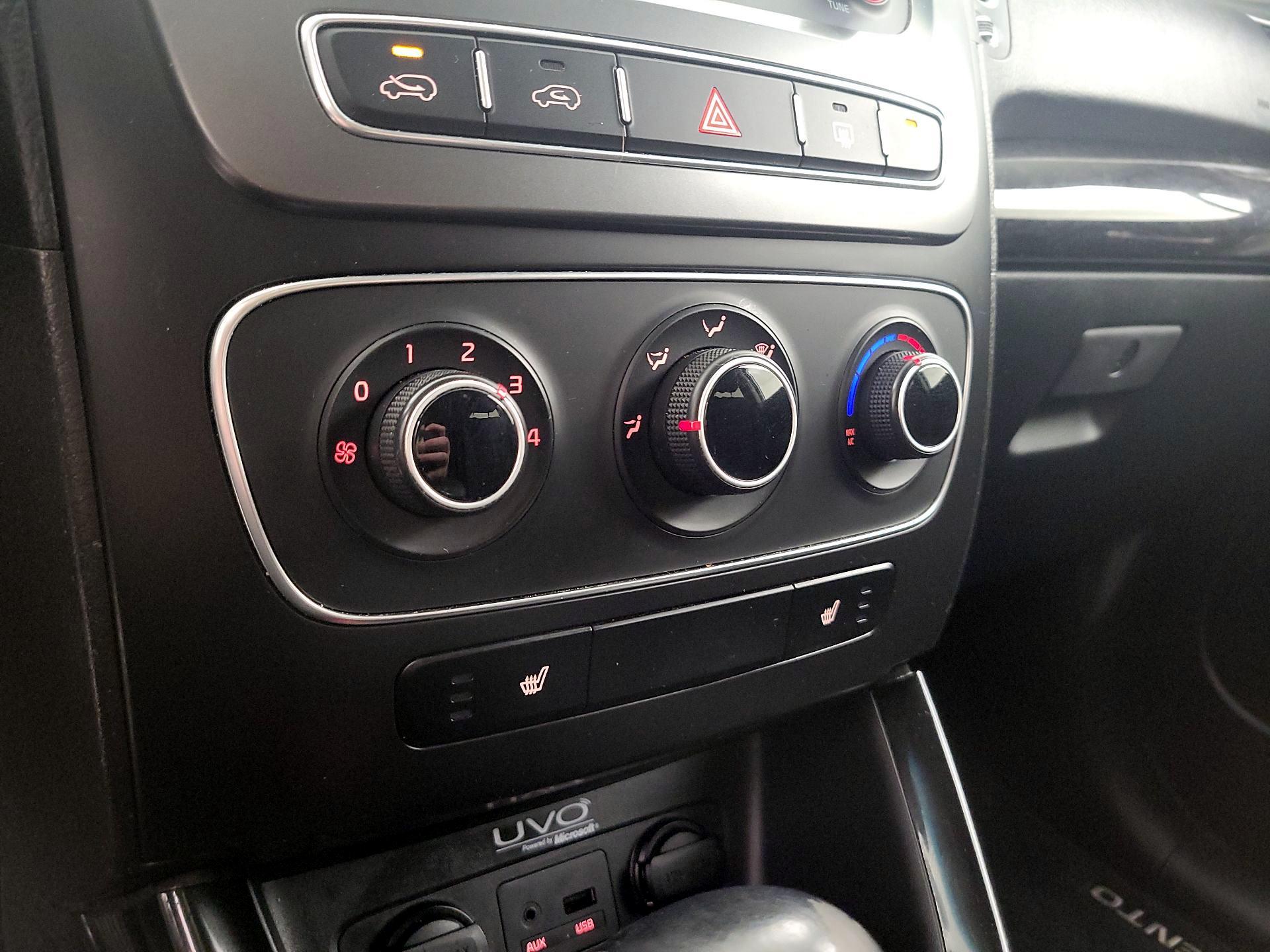 Thumbnail: 2014 Kia Sorento - 16