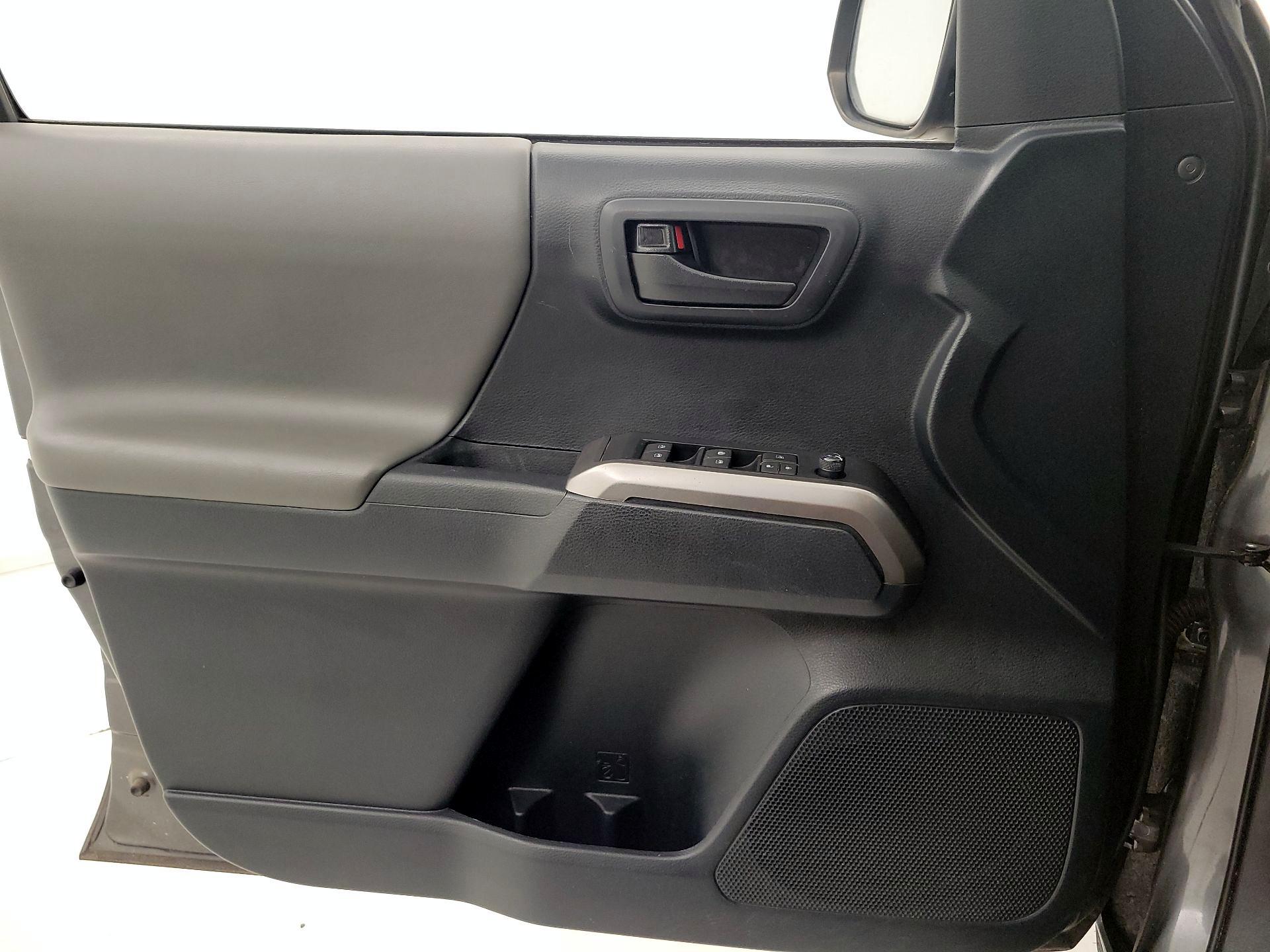 Thumbnail: 2019 Toyota Tacoma - 12