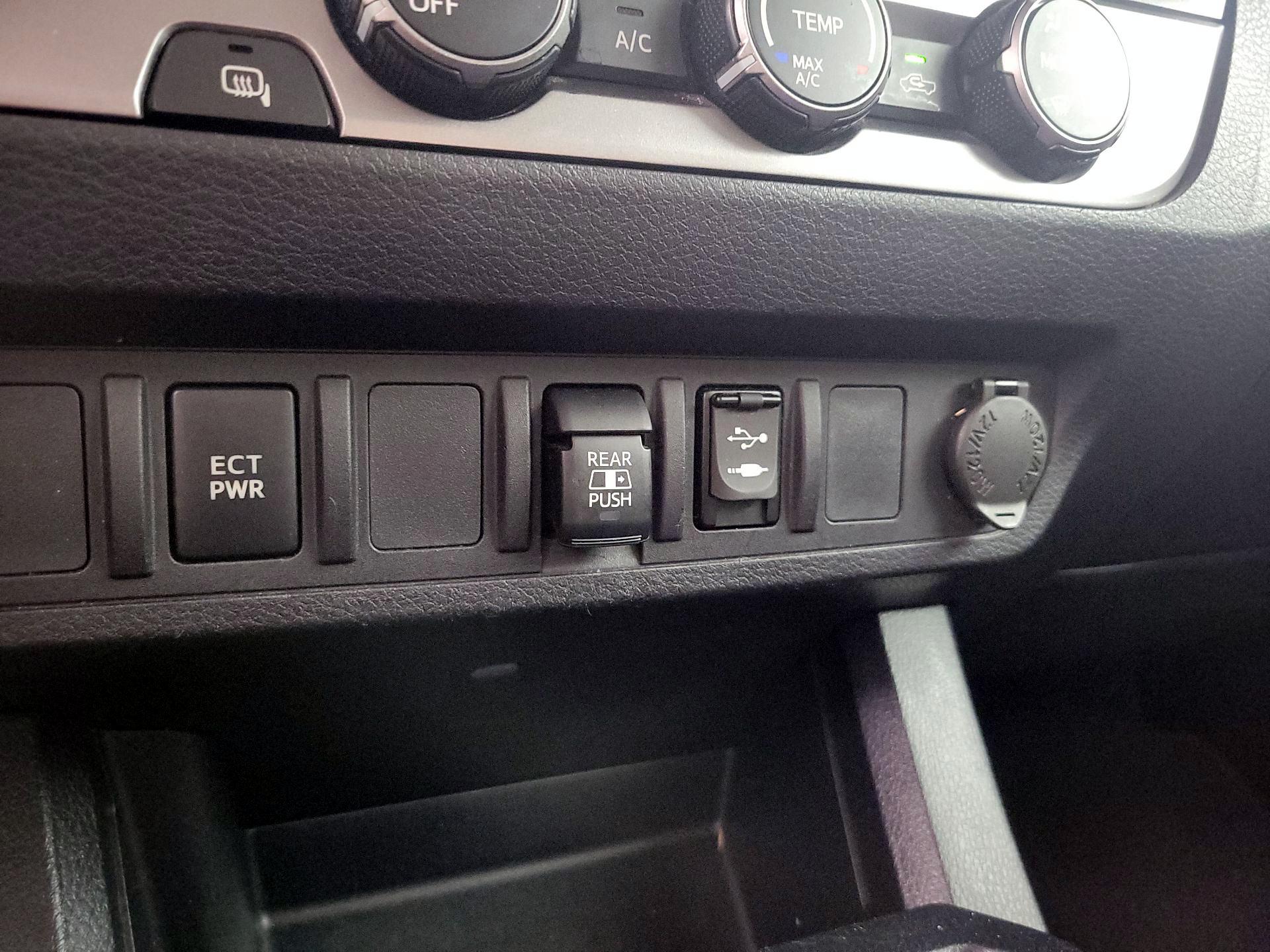 Thumbnail: 2019 Toyota Tacoma - 18