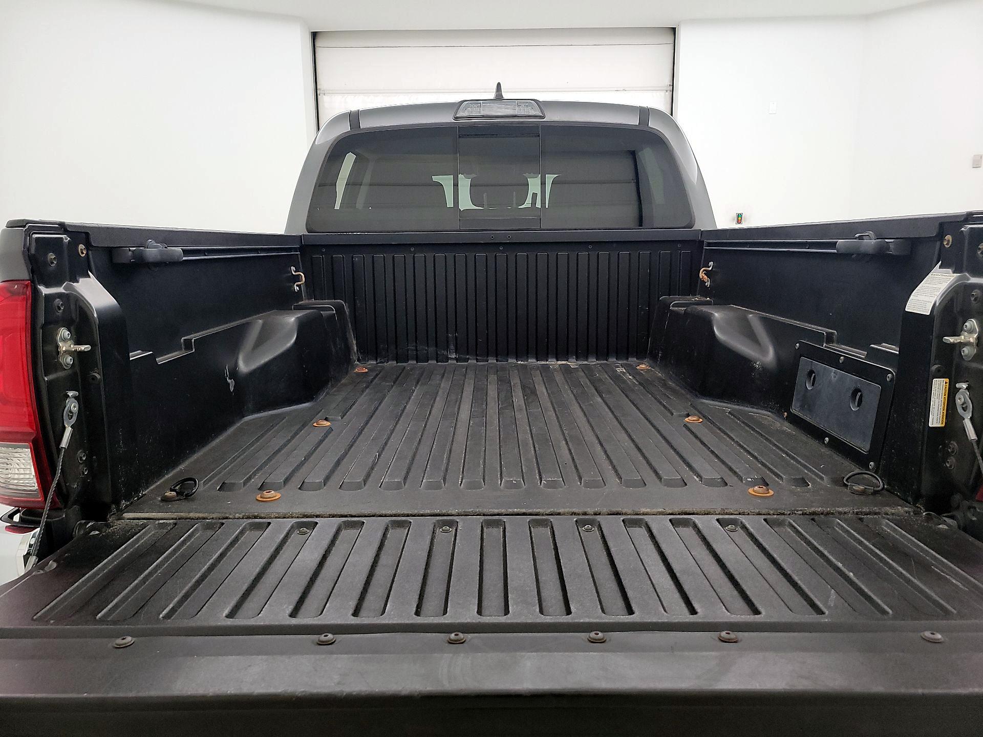 Thumbnail: 2019 Toyota Tacoma - 20