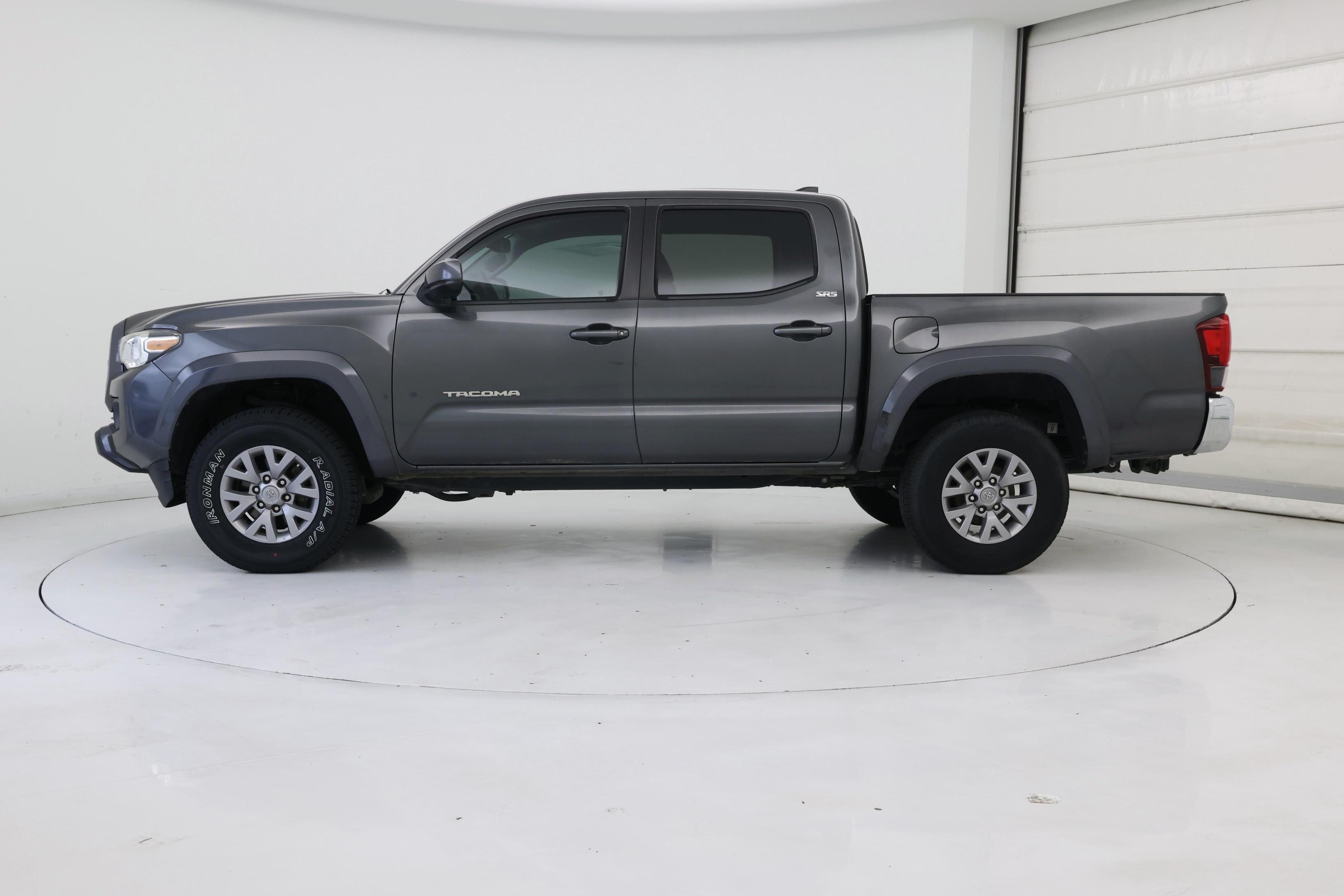 Thumbnail: 2019 Toyota Tacoma - 3