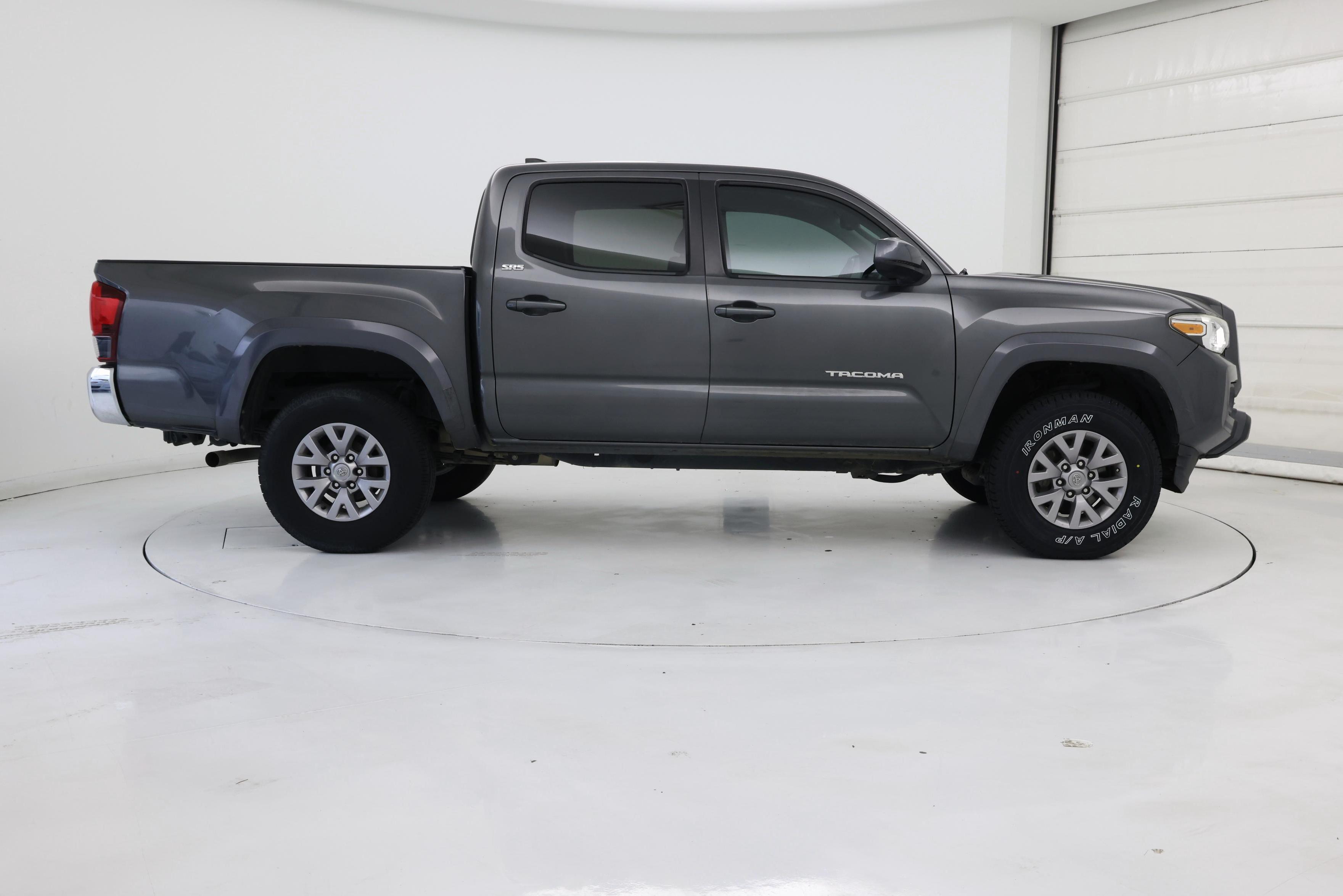 Thumbnail: 2019 Toyota Tacoma - 7