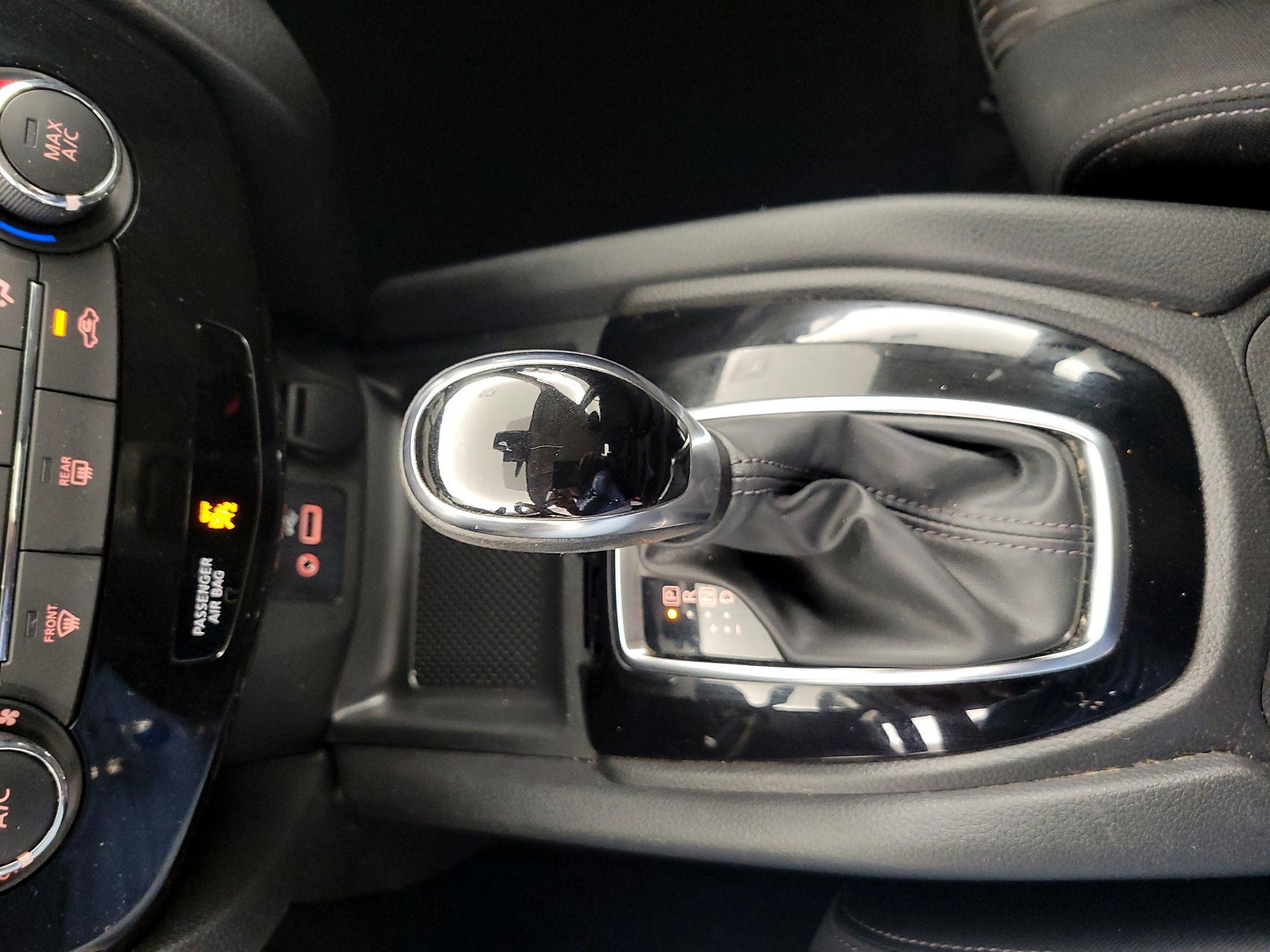 Thumbnail: 2019 Nissan Rogue - 17