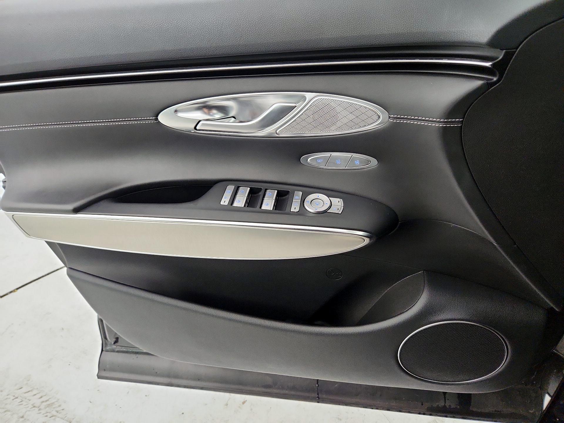 Thumbnail: 2023 Genesis GV70 - 12