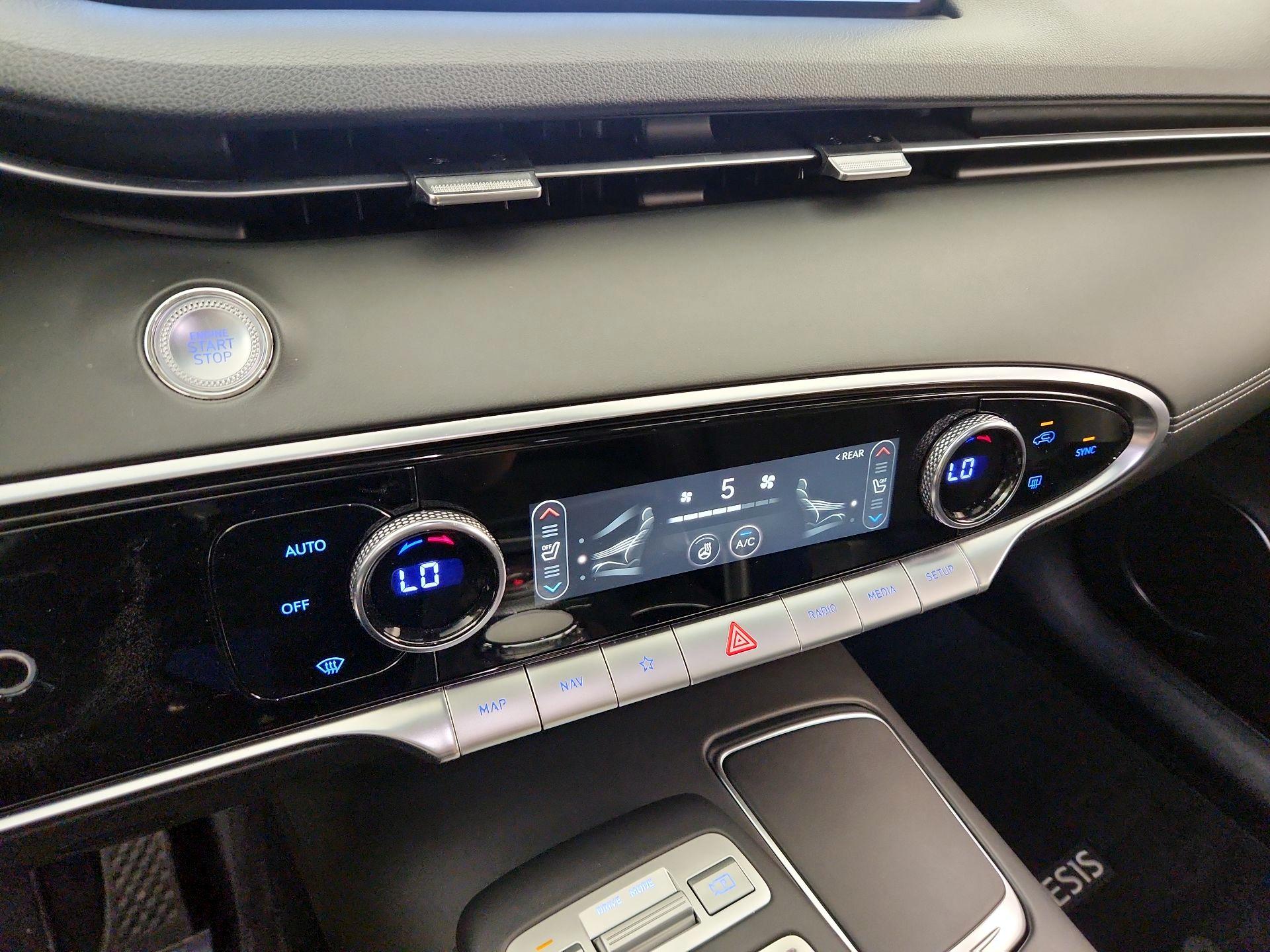 Thumbnail: 2023 Genesis GV70 - 17