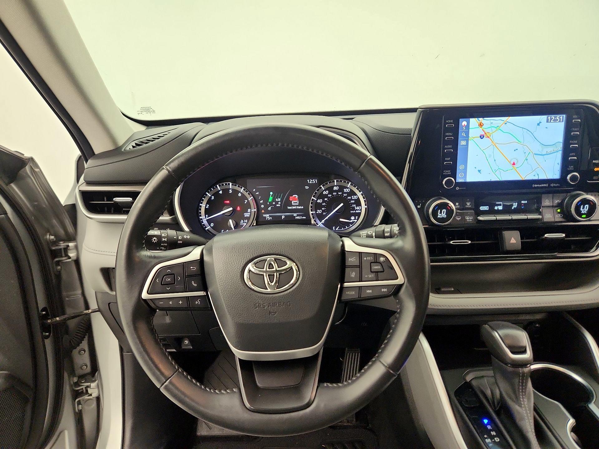 Thumbnail: 2022 Toyota Highlander - 10