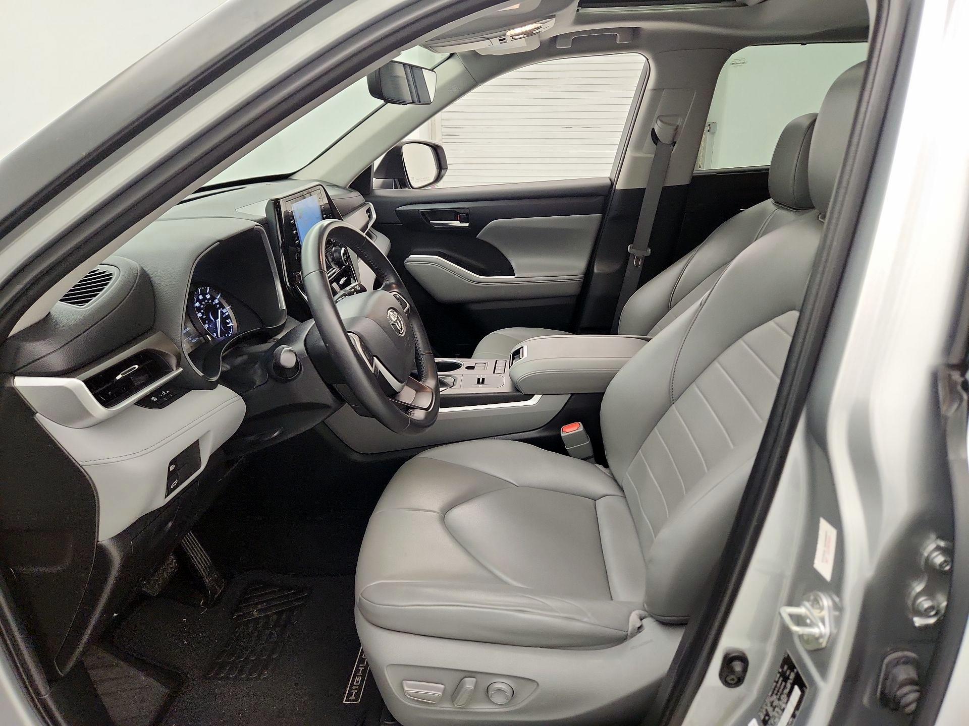 Thumbnail: 2022 Toyota Highlander - 11