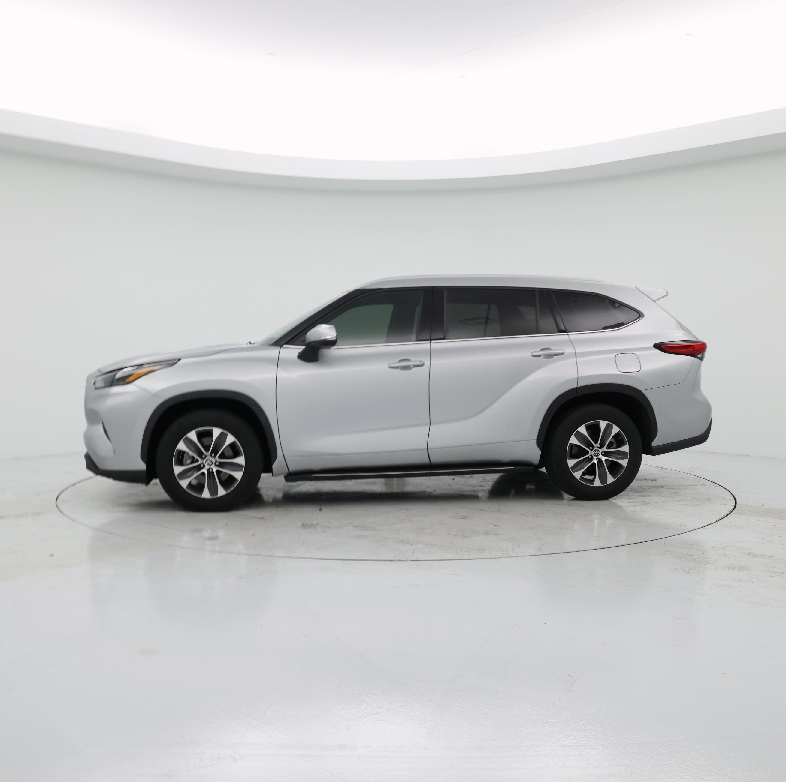 Thumbnail: 2022 Toyota Highlander - 3