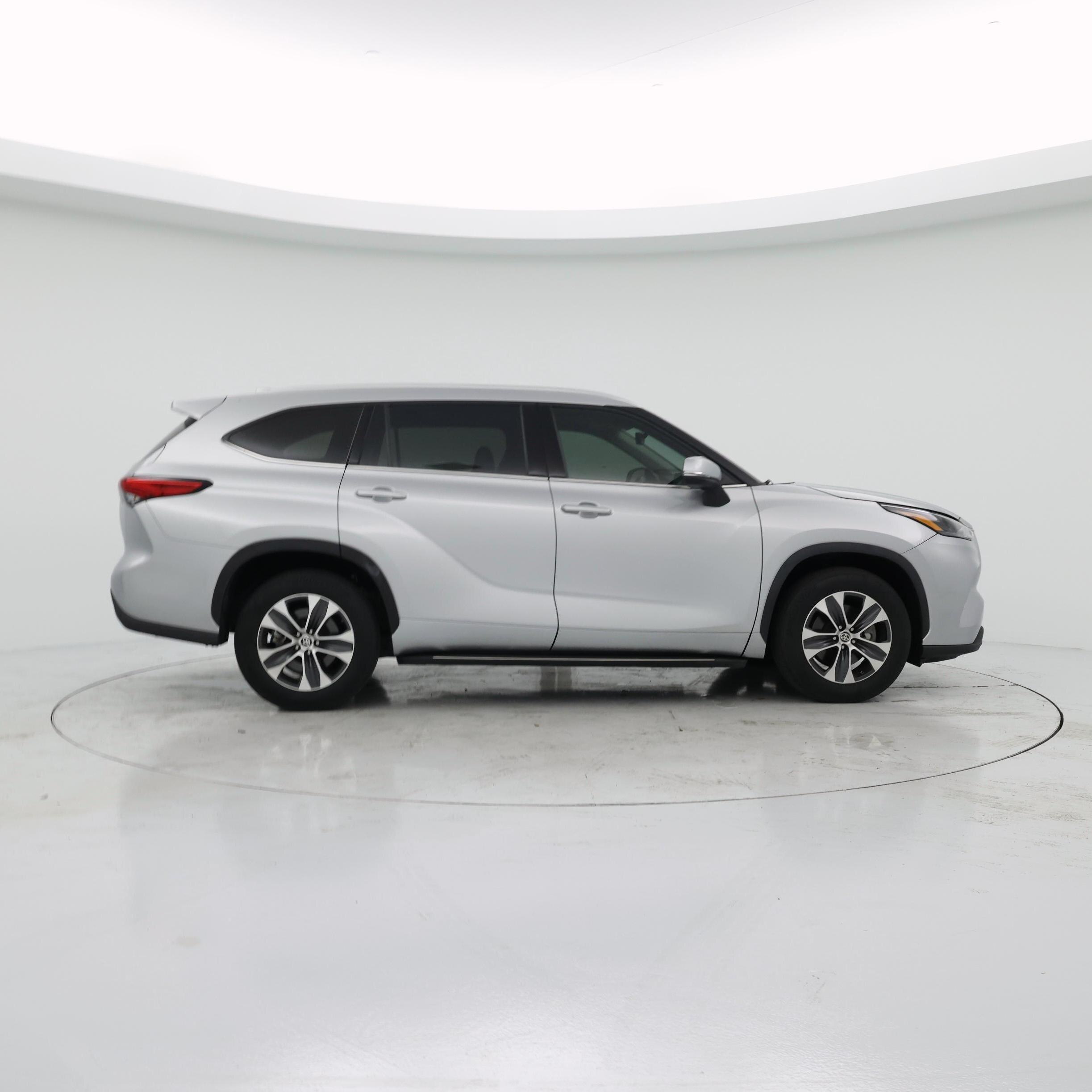 Thumbnail: 2022 Toyota Highlander - 7