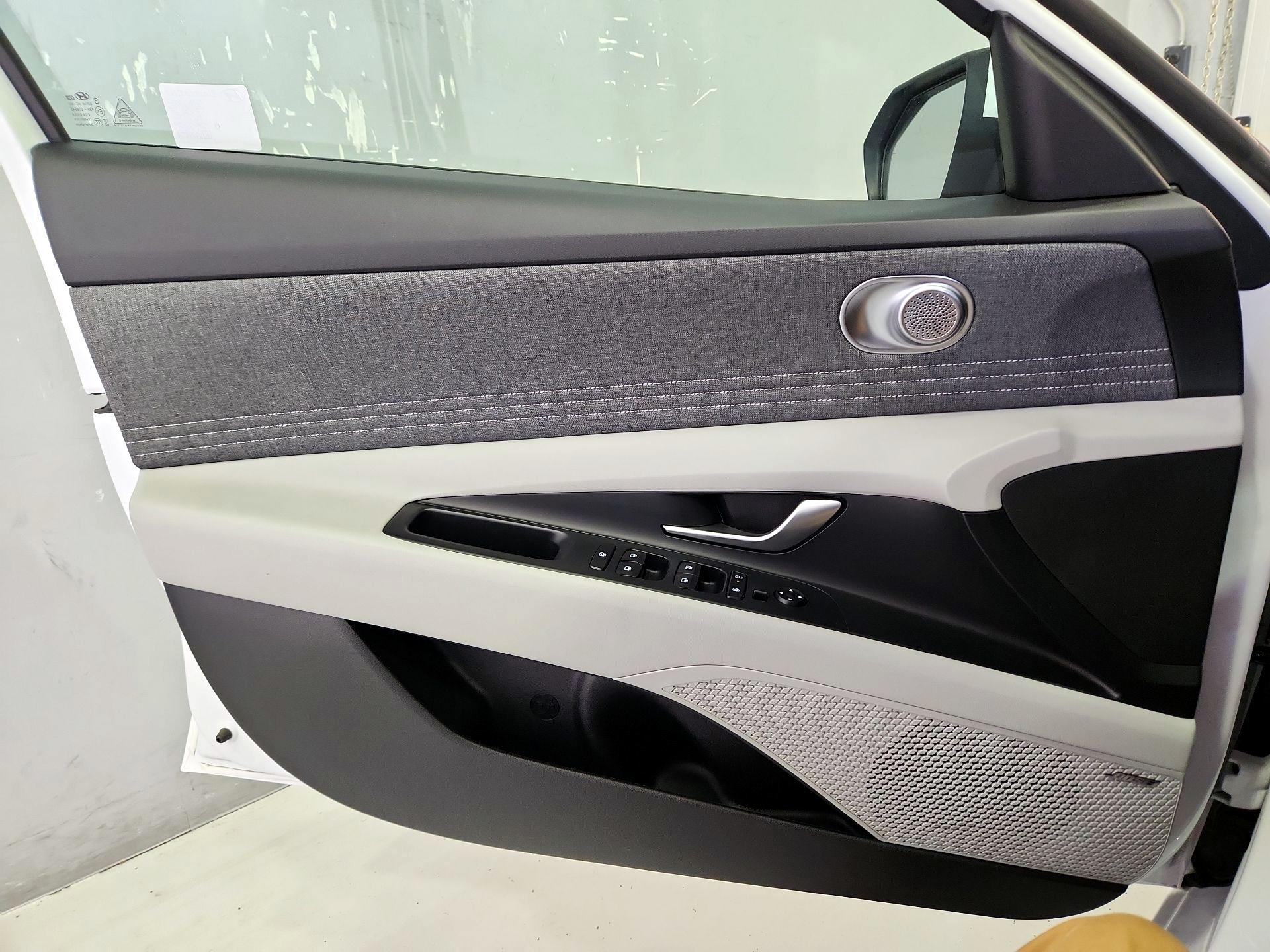 Thumbnail: 2025 Hyundai Elantra - 12