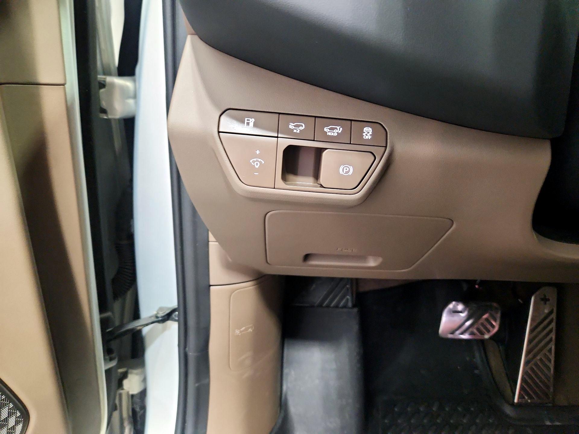 Thumbnail: 2024 Kia EV9 - 13