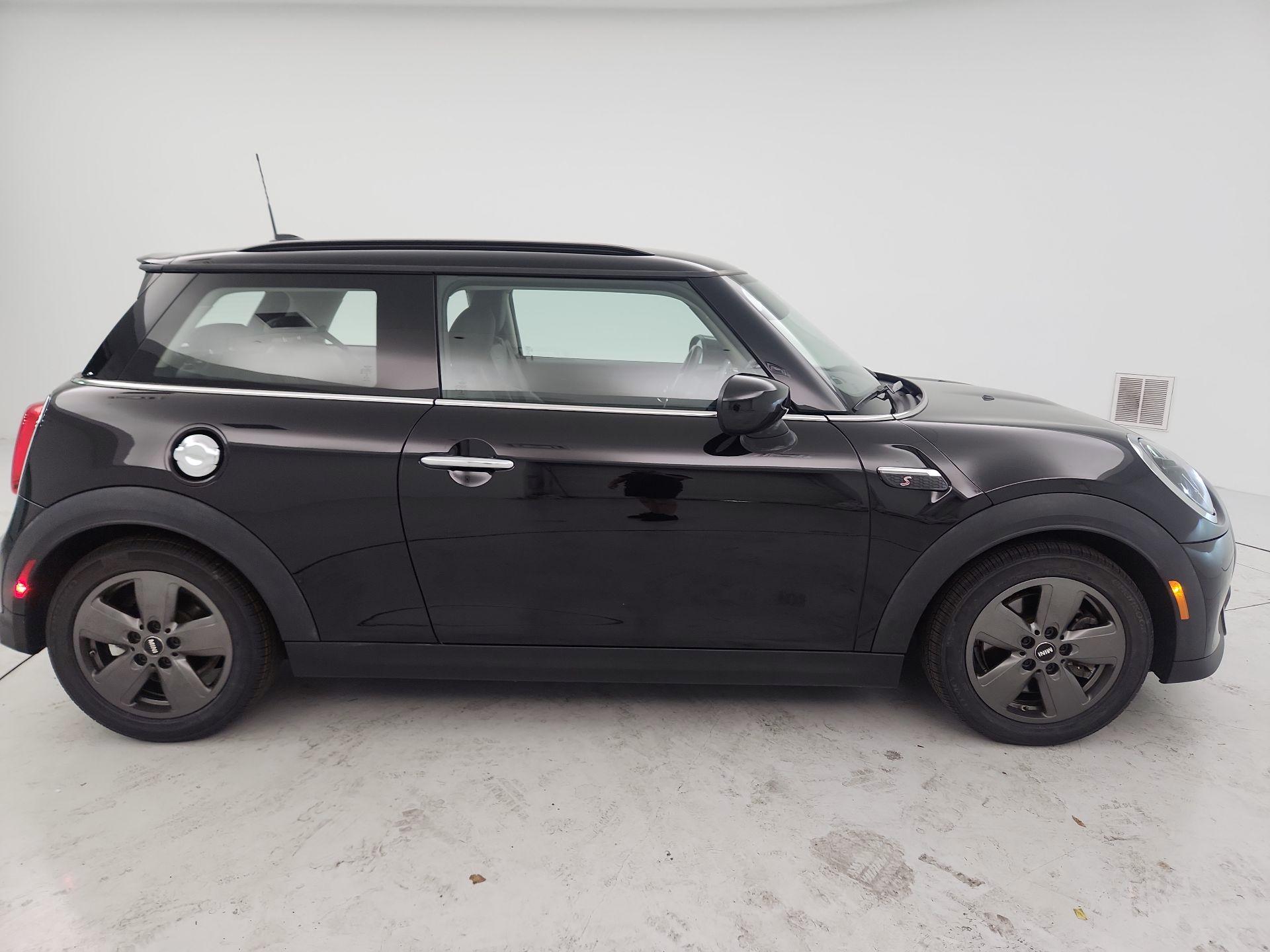Thumbnail: 2022 MINI Cooper Hardtop - 4