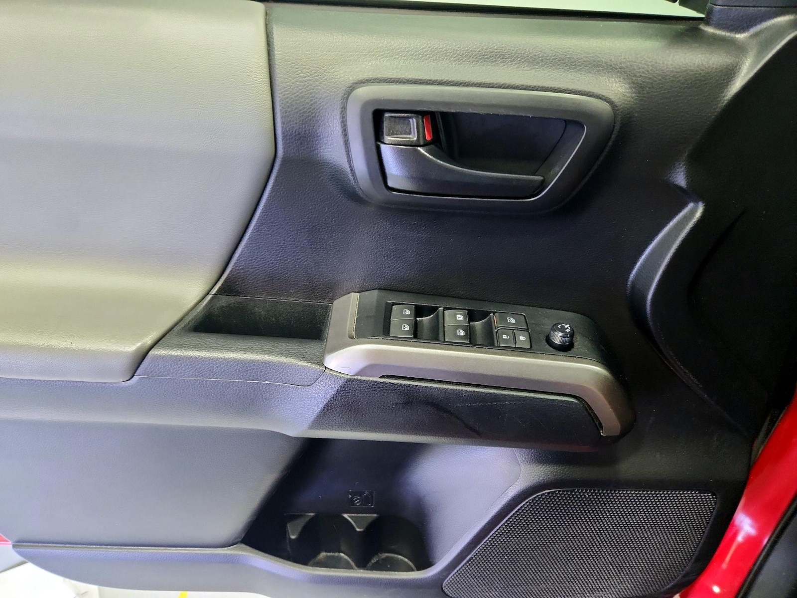2022 Toyota Tacoma SR5 - Photo 13